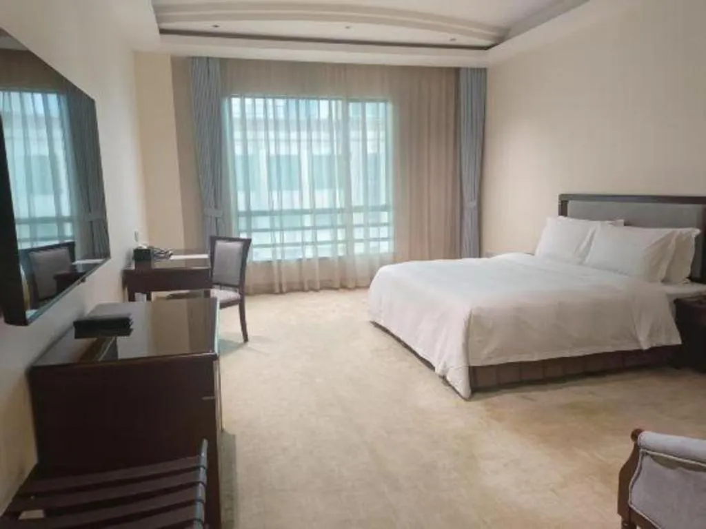 Bed in Dongguan Metropolitan Yijing Hotel