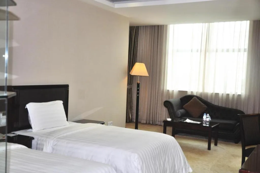 Bed in Dongguan Metropolitan Yijing Hotel