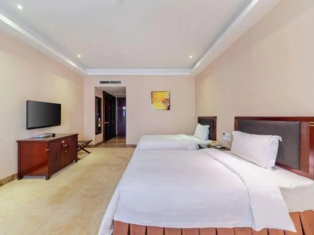 Bed in Dongguan Metropolitan Yijing Hotel