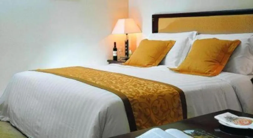 Bed in Dongguan Metropolitan Yijing Hotel