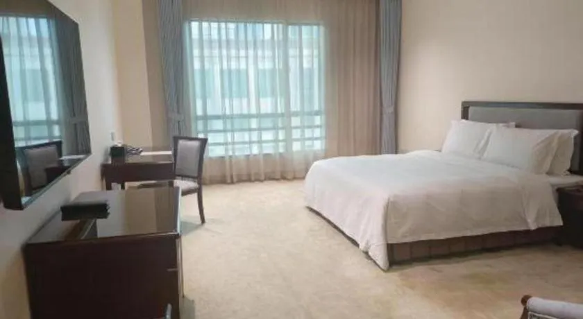 Bed in Dongguan Metropolitan Yijing Hotel