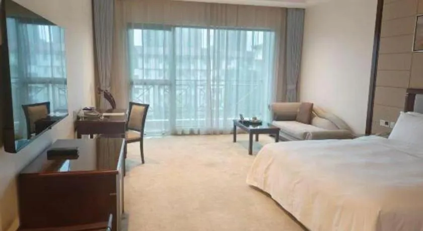 Bed in Dongguan Metropolitan Yijing Hotel