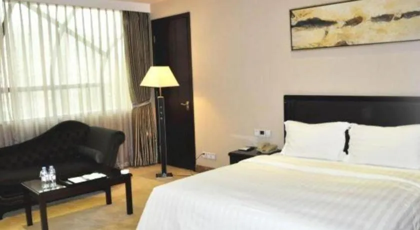 Bed in Dongguan Metropolitan Yijing Hotel