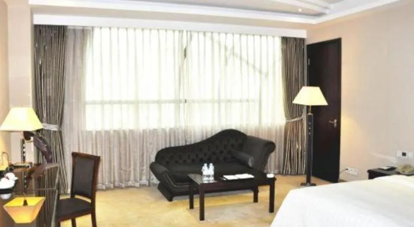 Bed in Dongguan Metropolitan Yijing Hotel