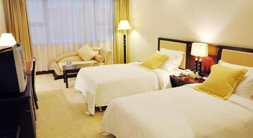 Bed in Dongguan Metropolitan Yijing Hotel