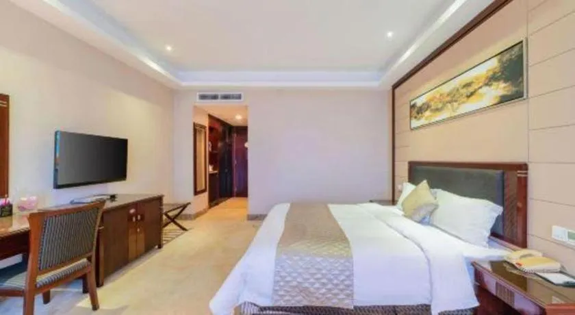 Bed in Dongguan Metropolitan Yijing Hotel