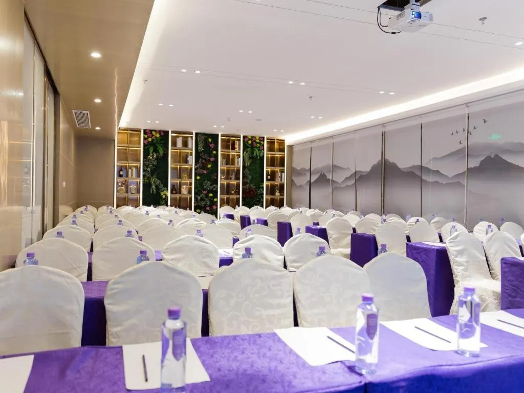 Lavande Hotel Shenzhen Dongmen Shuibeicuizhu Metro Station