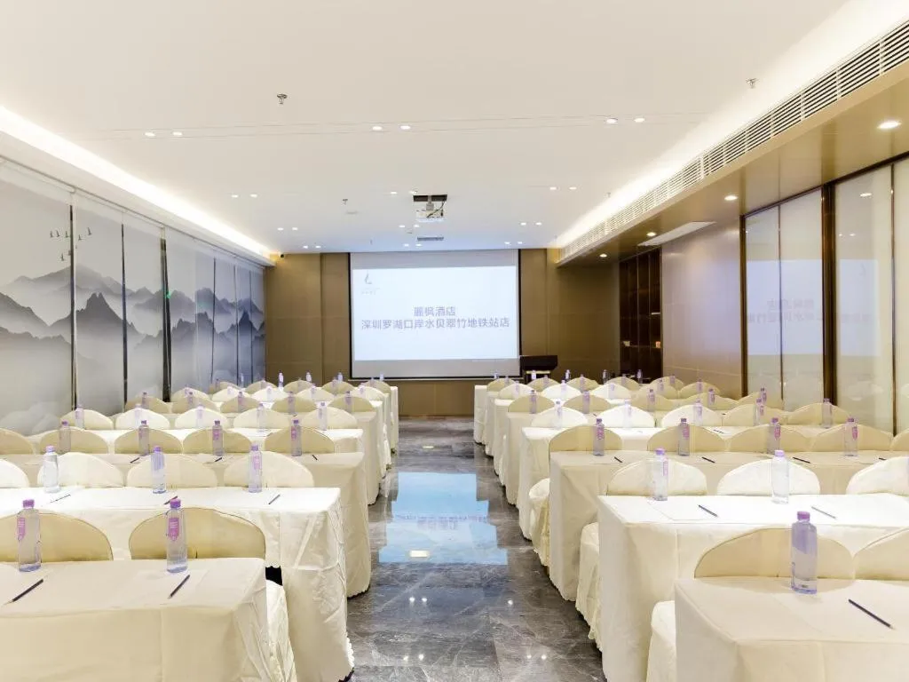 Lavande Hotel Shenzhen Dongmen Shuibeicuizhu Metro Station