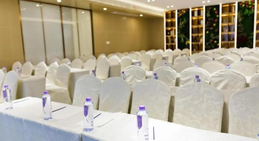 Lavande Hotel Shenzhen Dongmen Shuibeicuizhu Metro Station