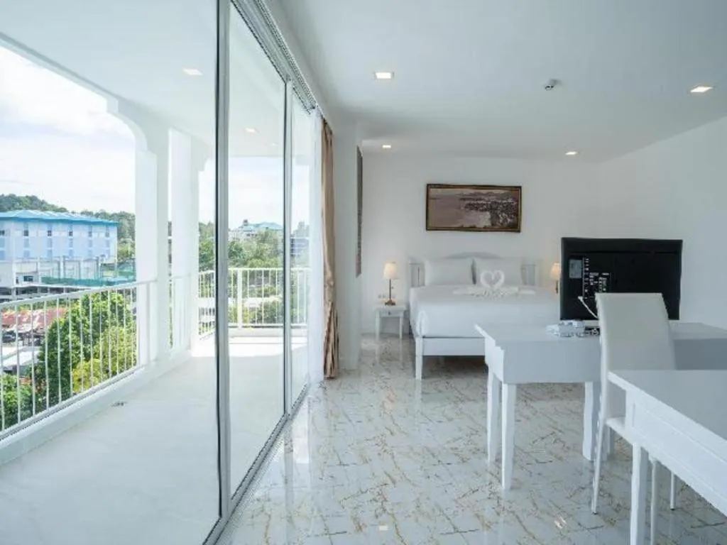 B2 Phuket Premier Hotel