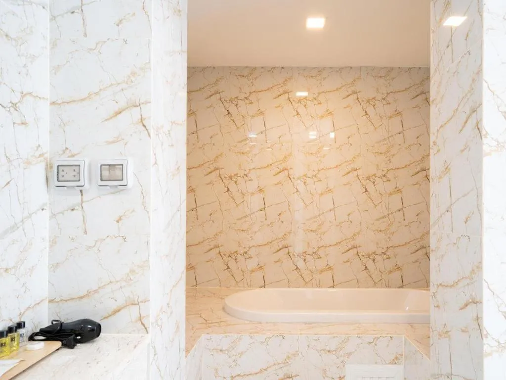 B2 Phuket Premier Hotel