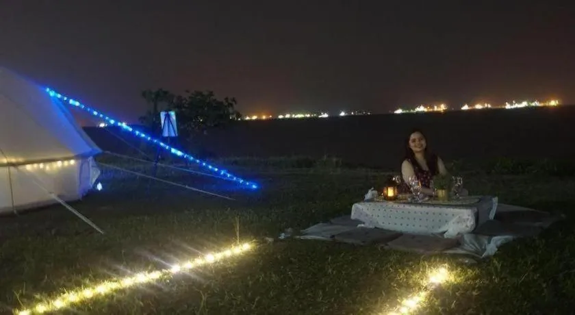 Glamping kaki singapore-Standard medium bell tent