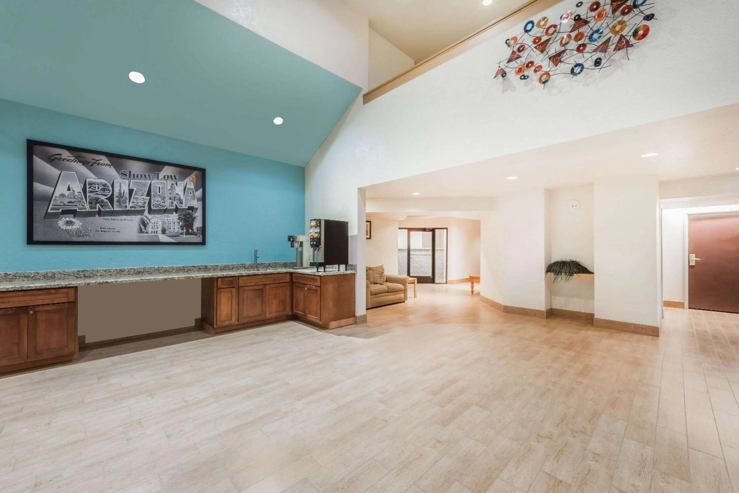 Lobby or reception in Super 8 by Wyndham Show Low