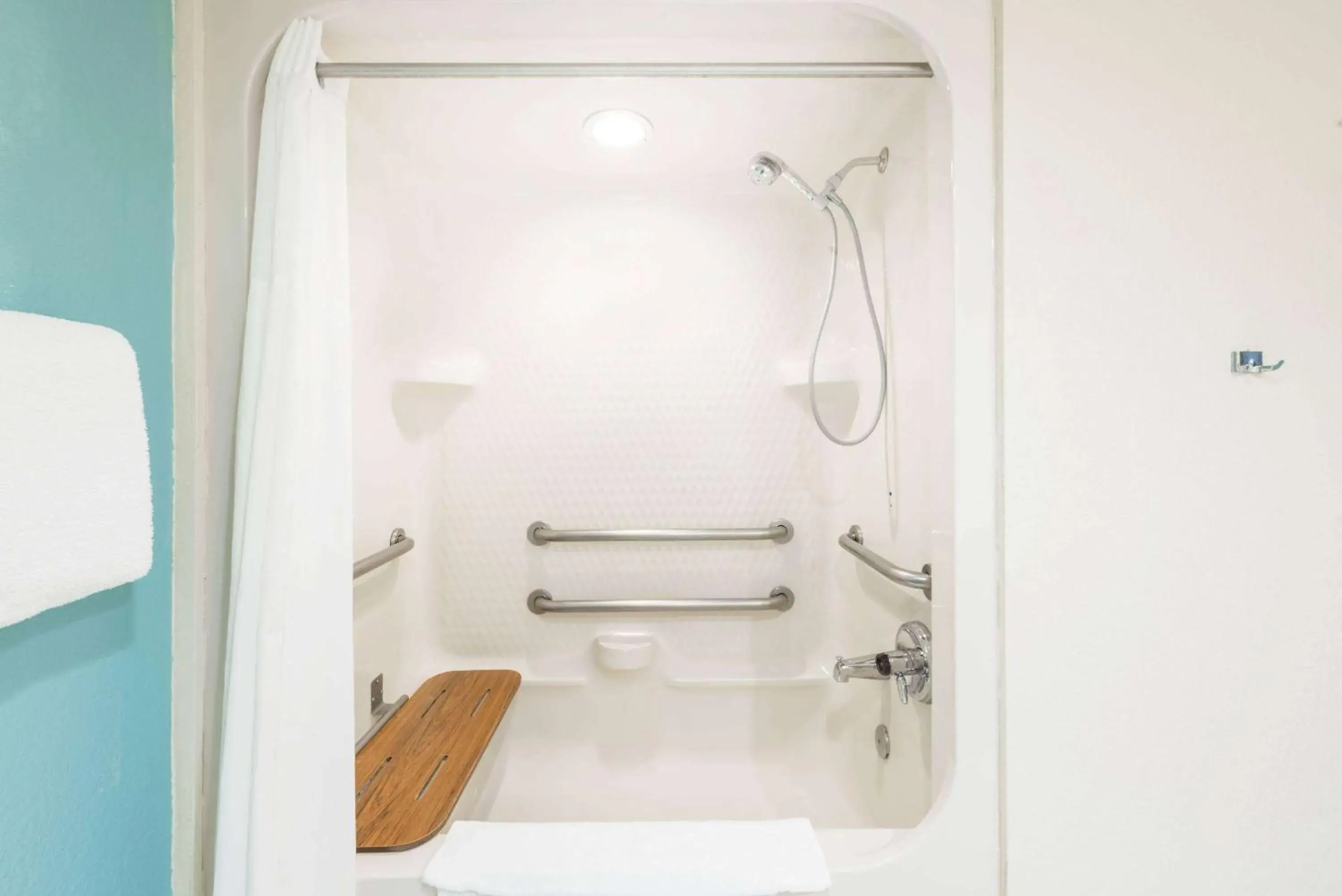 Bathroom in Super 8 by Wyndham Show Low Bathroom in Super 8 by Wyndham Show Low