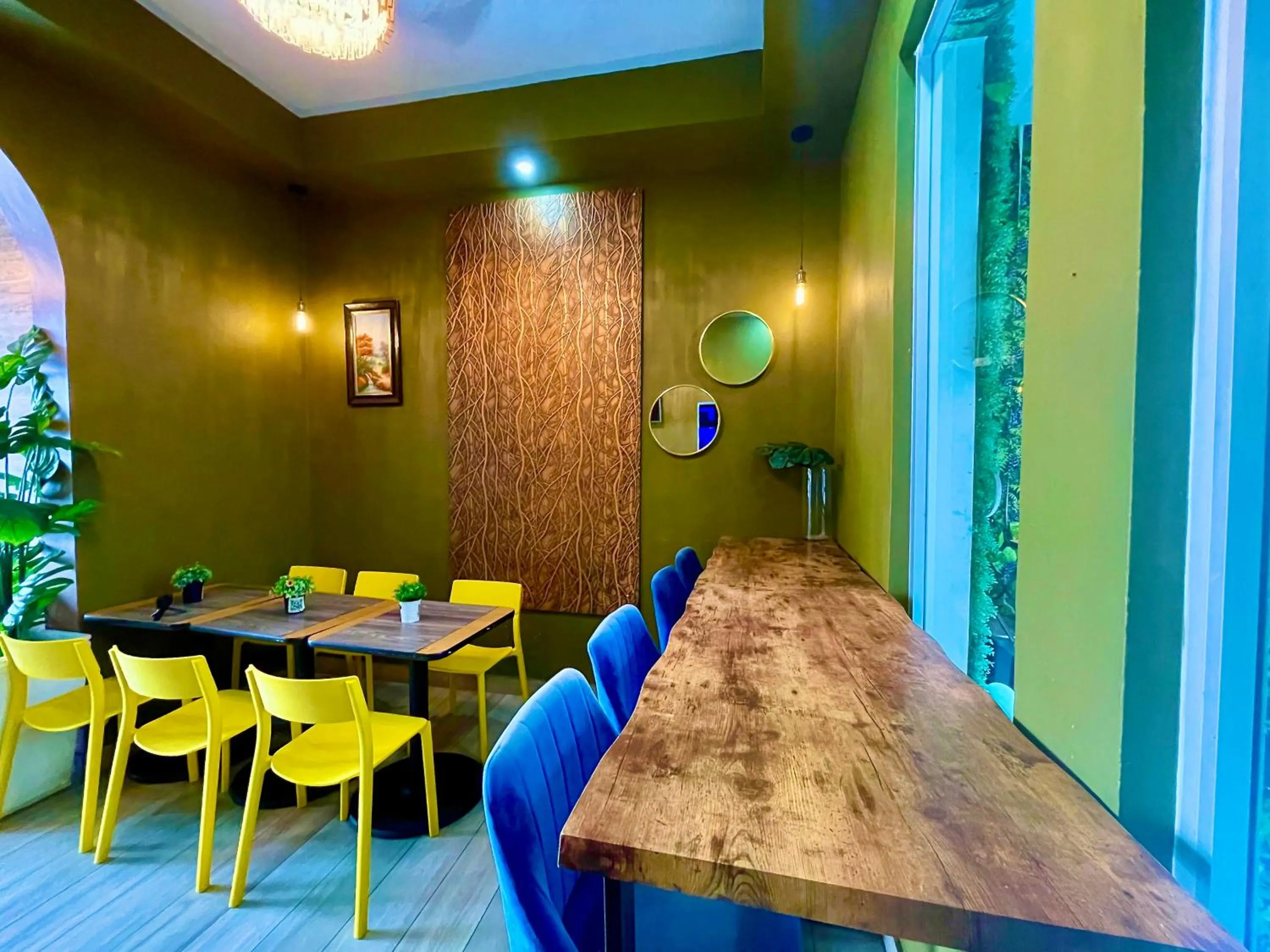 Restaurant/places to eat in RIG Puerto Malecón