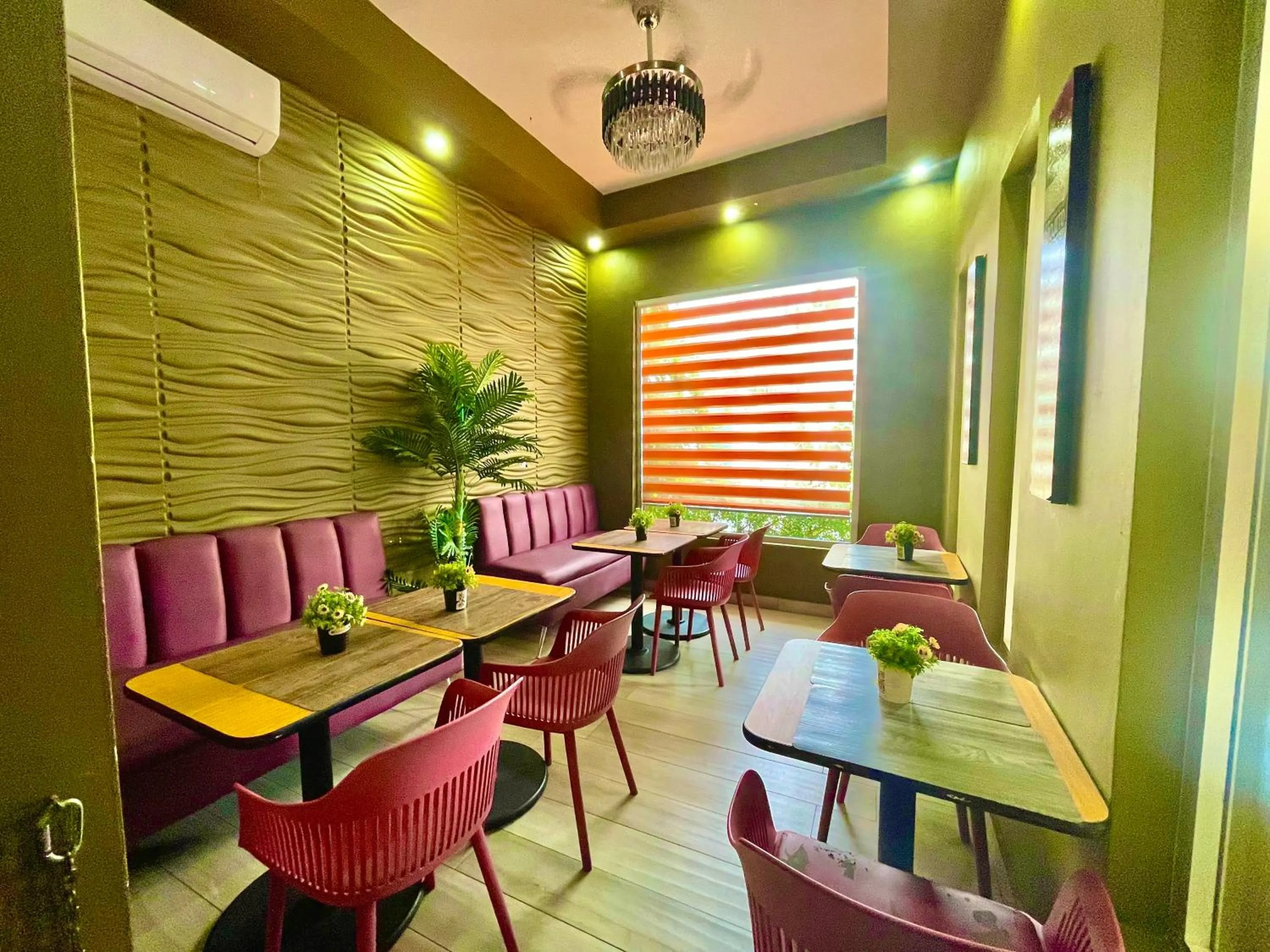 Restaurant/places to eat in RIG Puerto Malecón