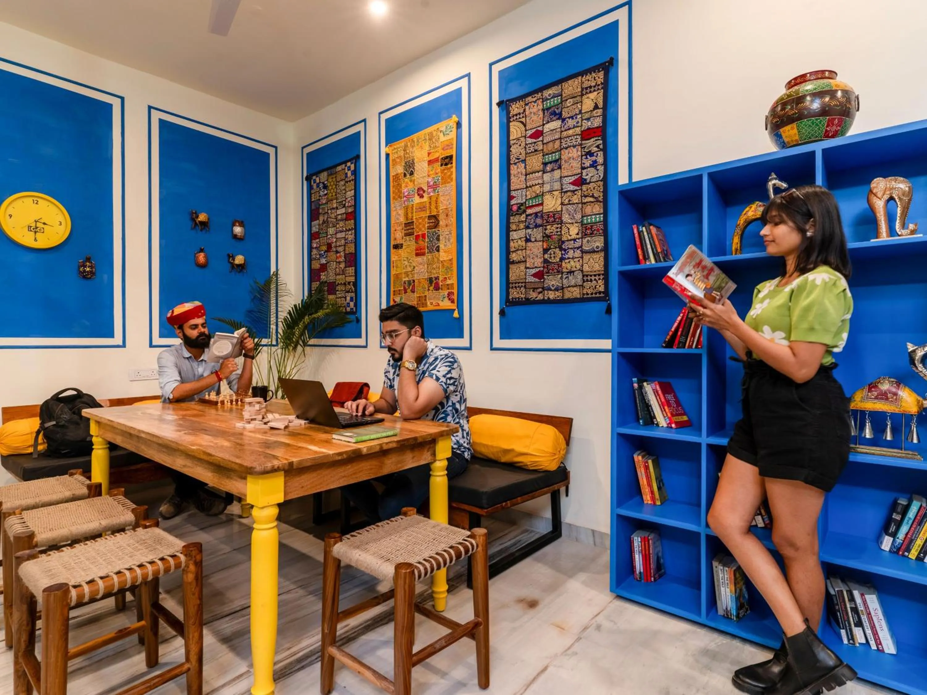 Library in The Hosteller Jodhpur