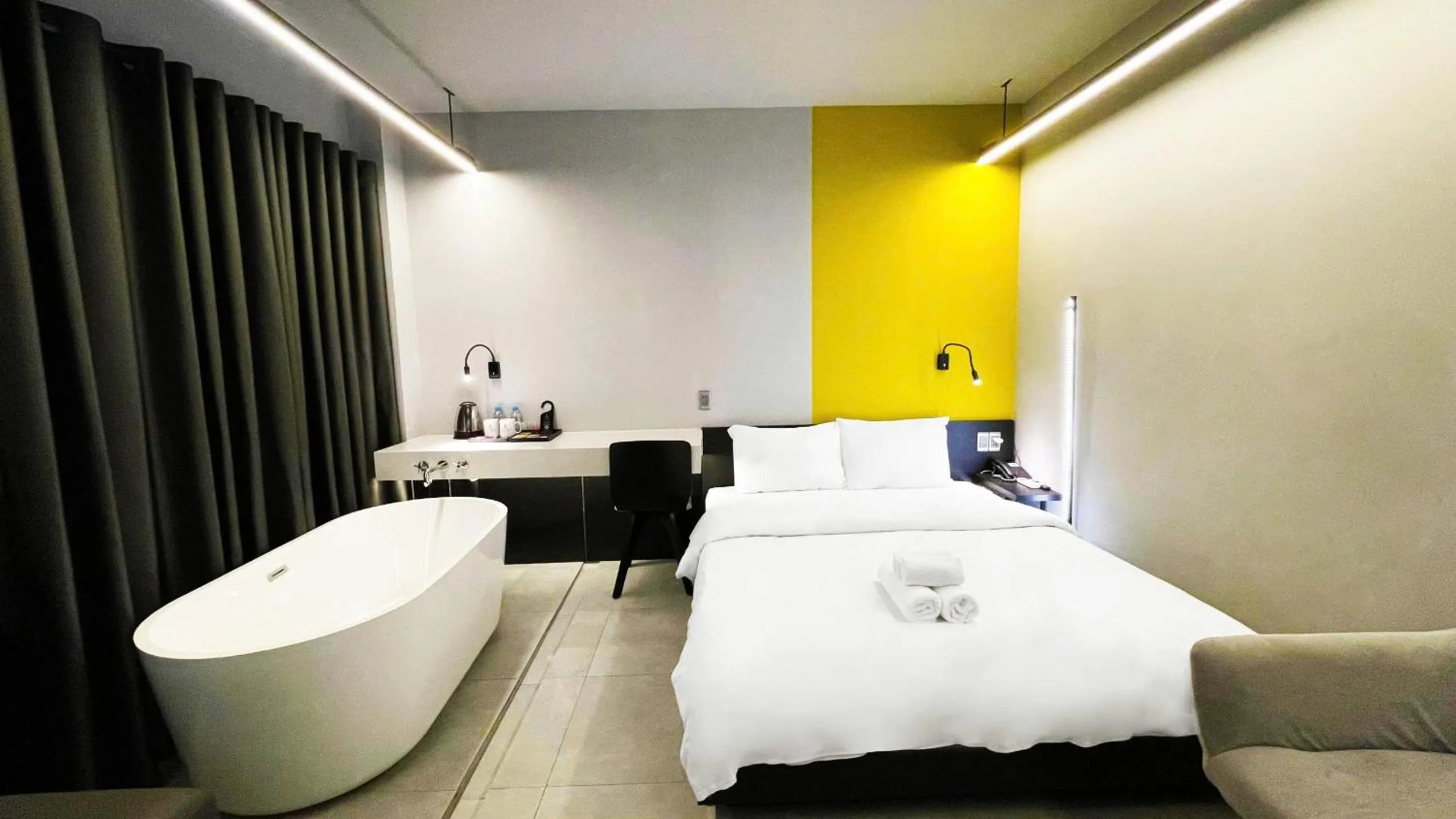 Bedroom, Bed in A In Hotel Atistar