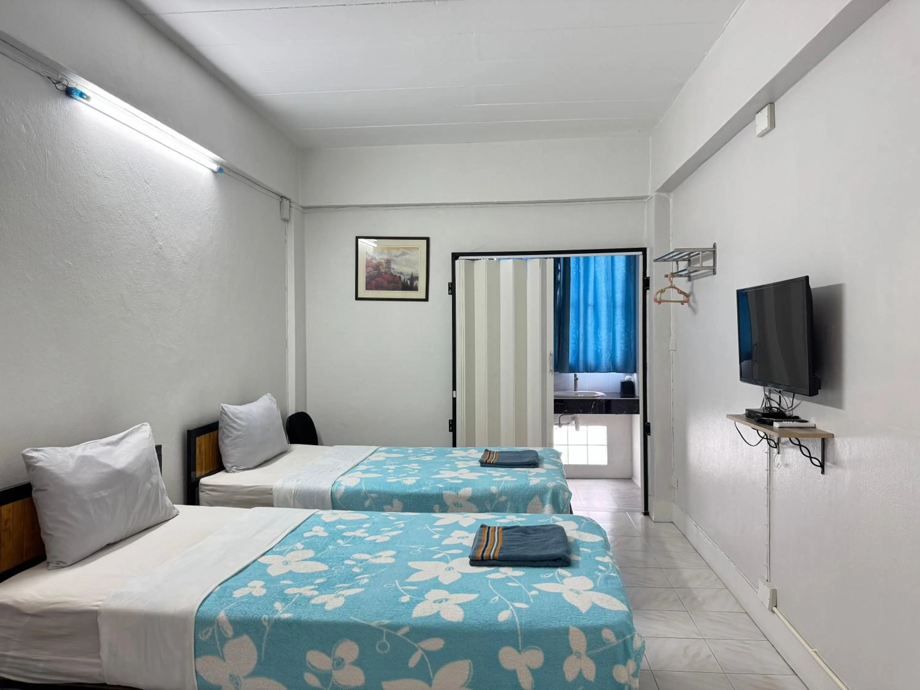 Bedroom, Bed in Collection O Centre Place