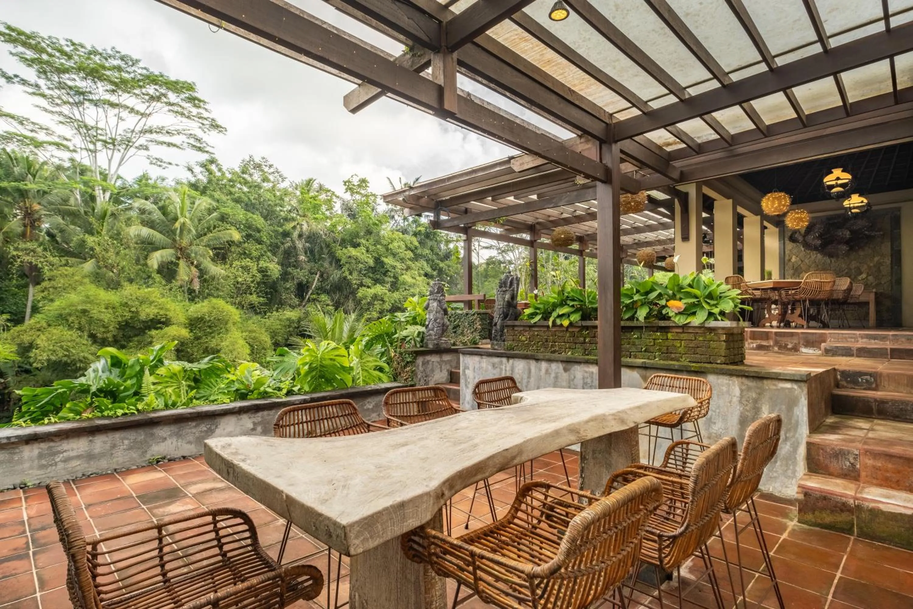 Restaurant/places to eat in Semana Residences by Cove