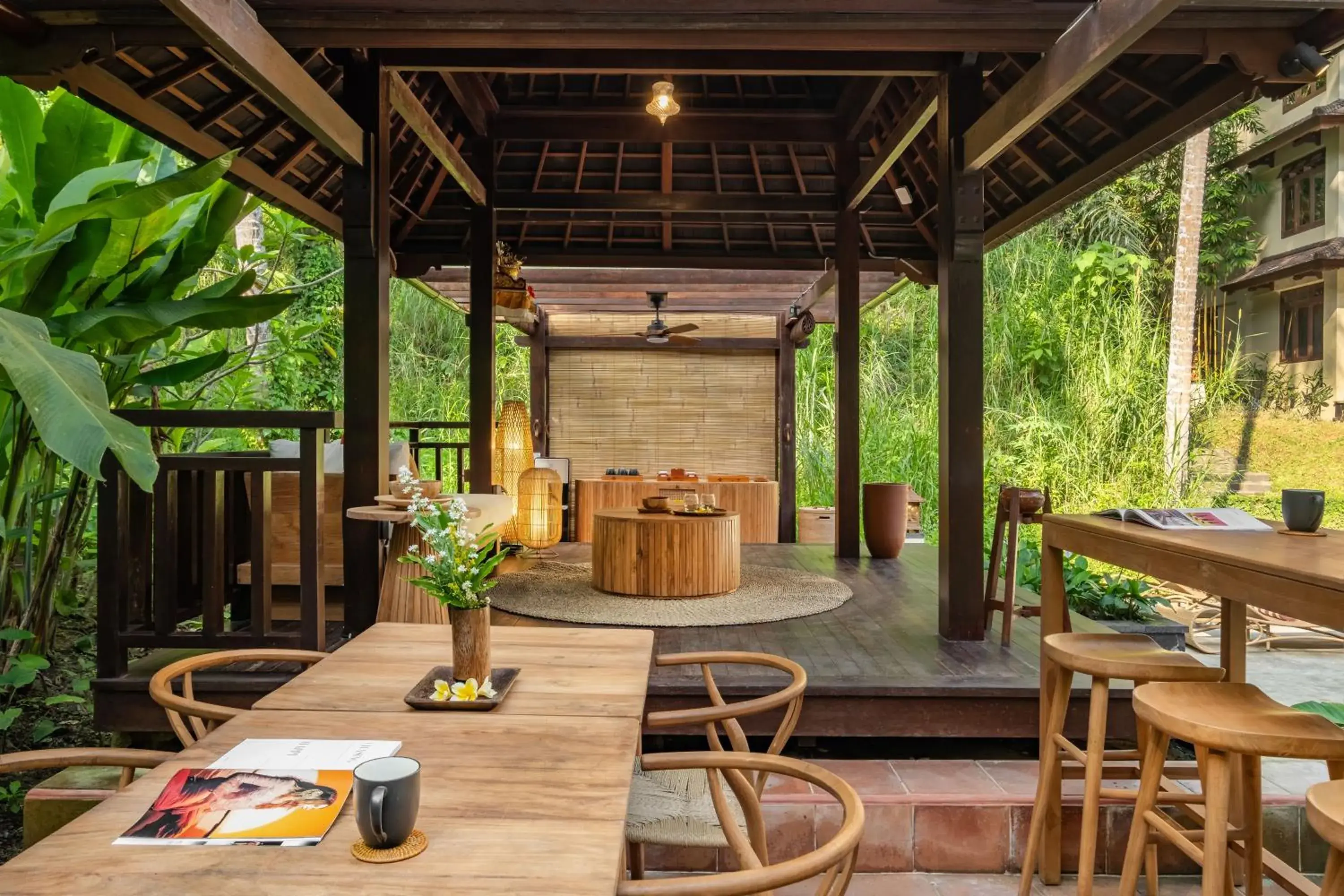 Restaurant/places to eat in Semana Residences by Cove Restaurant/places to eat in Semana Residences by Cove