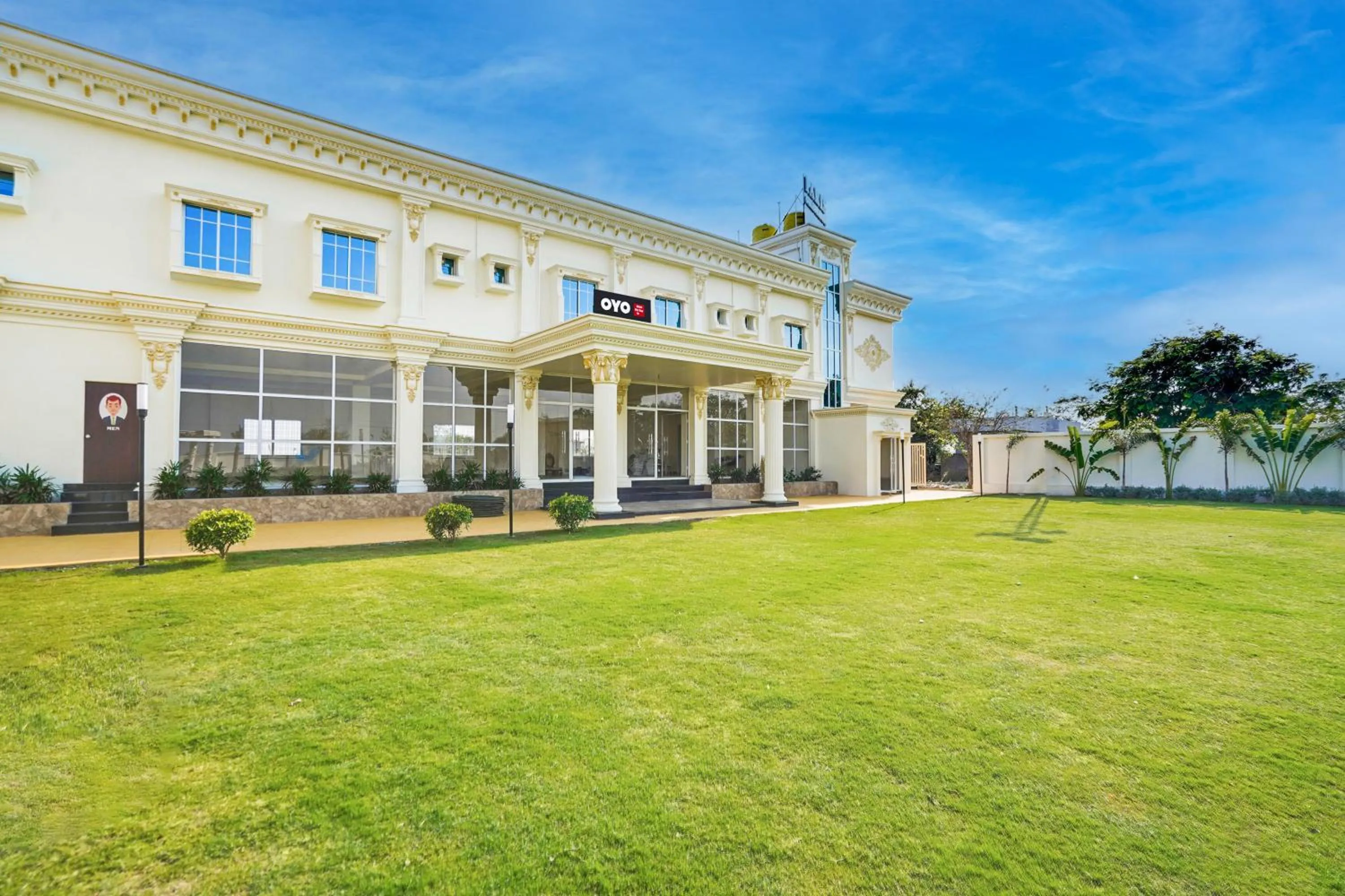 Facade/entrance in Hotel O UTS STAY IN