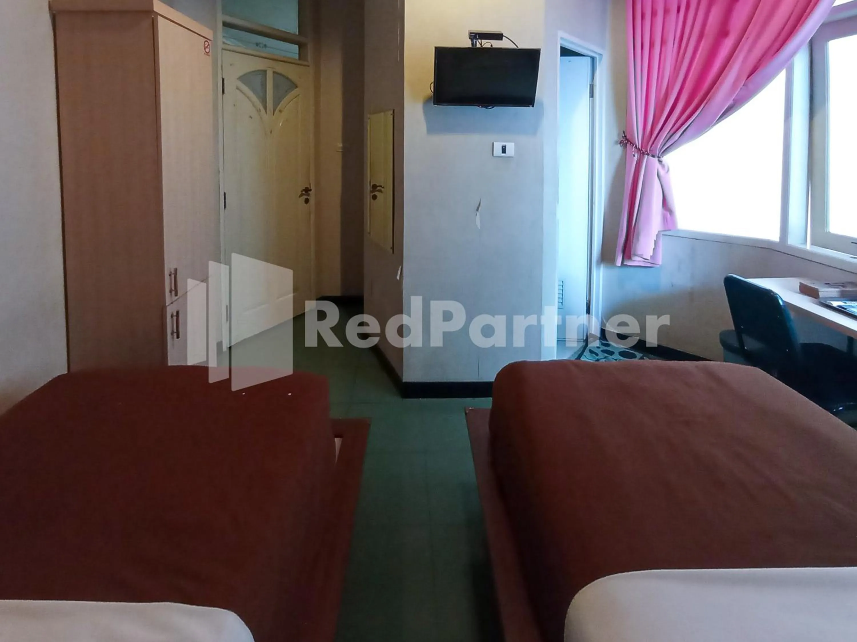 Bedroom, Bed in Nillo Hotel Kebumen Mitra RedDoorz