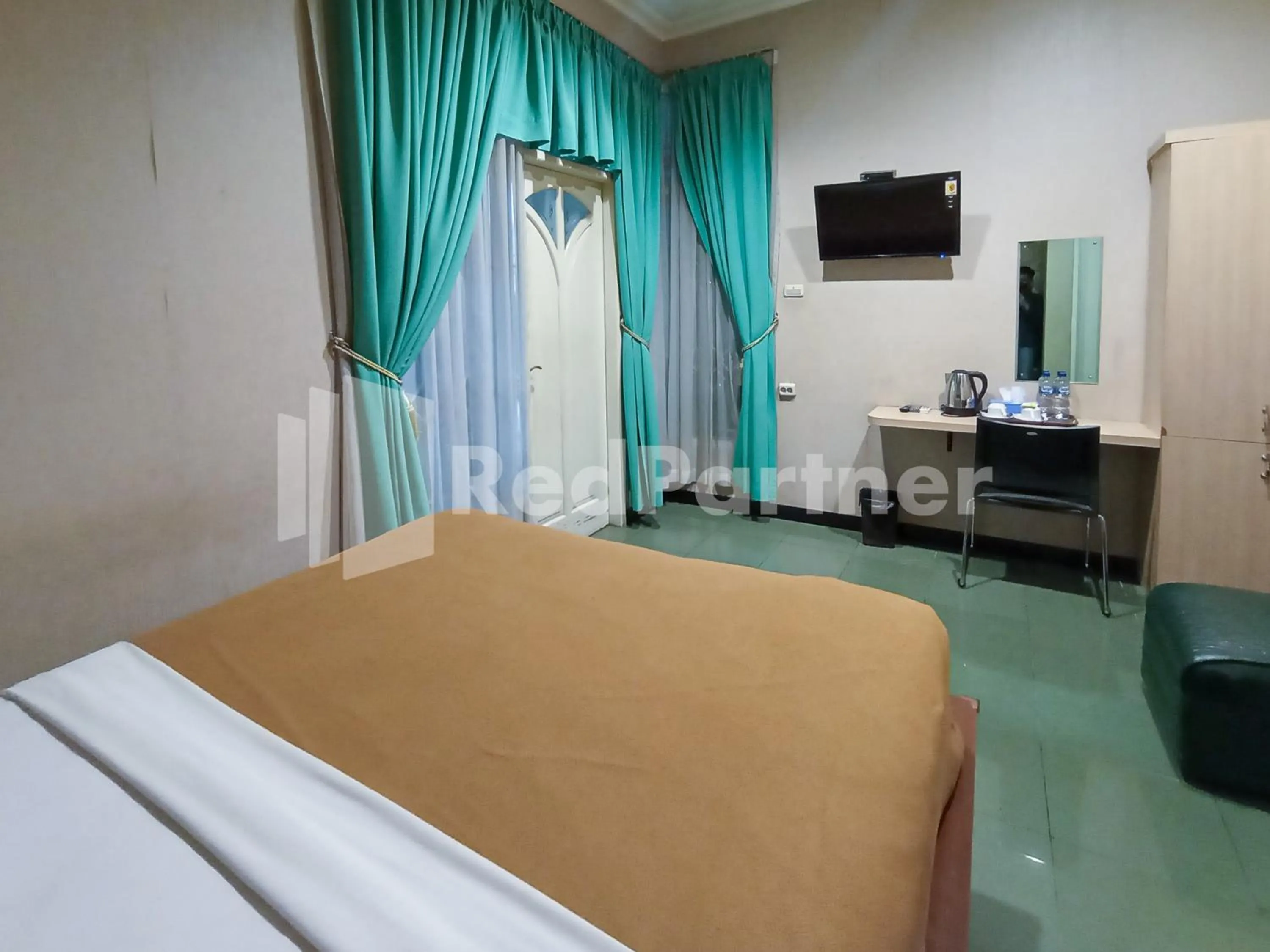 Bedroom, Bed in Nillo Hotel Kebumen Mitra RedDoorz