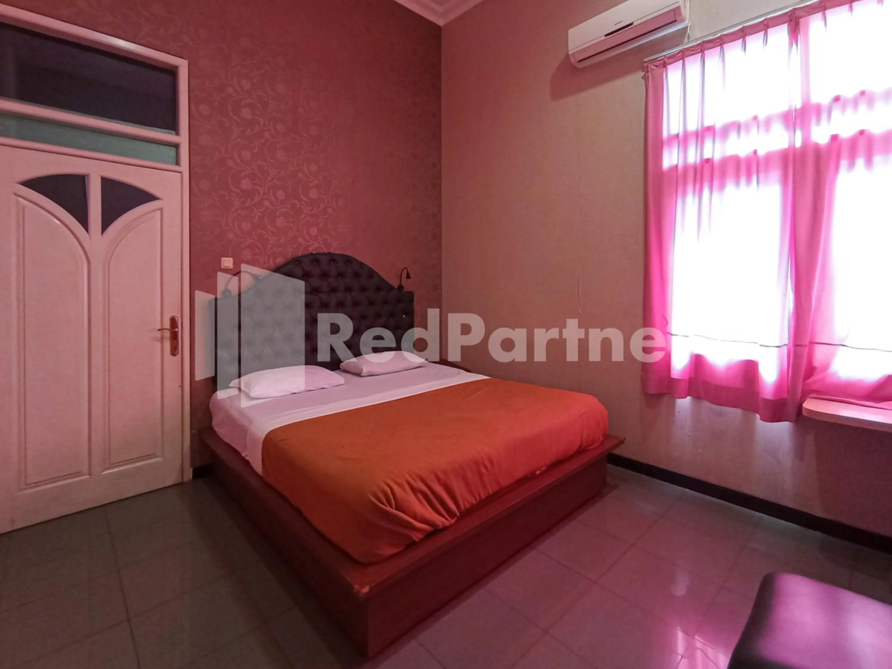 Bedroom, Bed in Nillo Hotel Kebumen Mitra RedDoorz