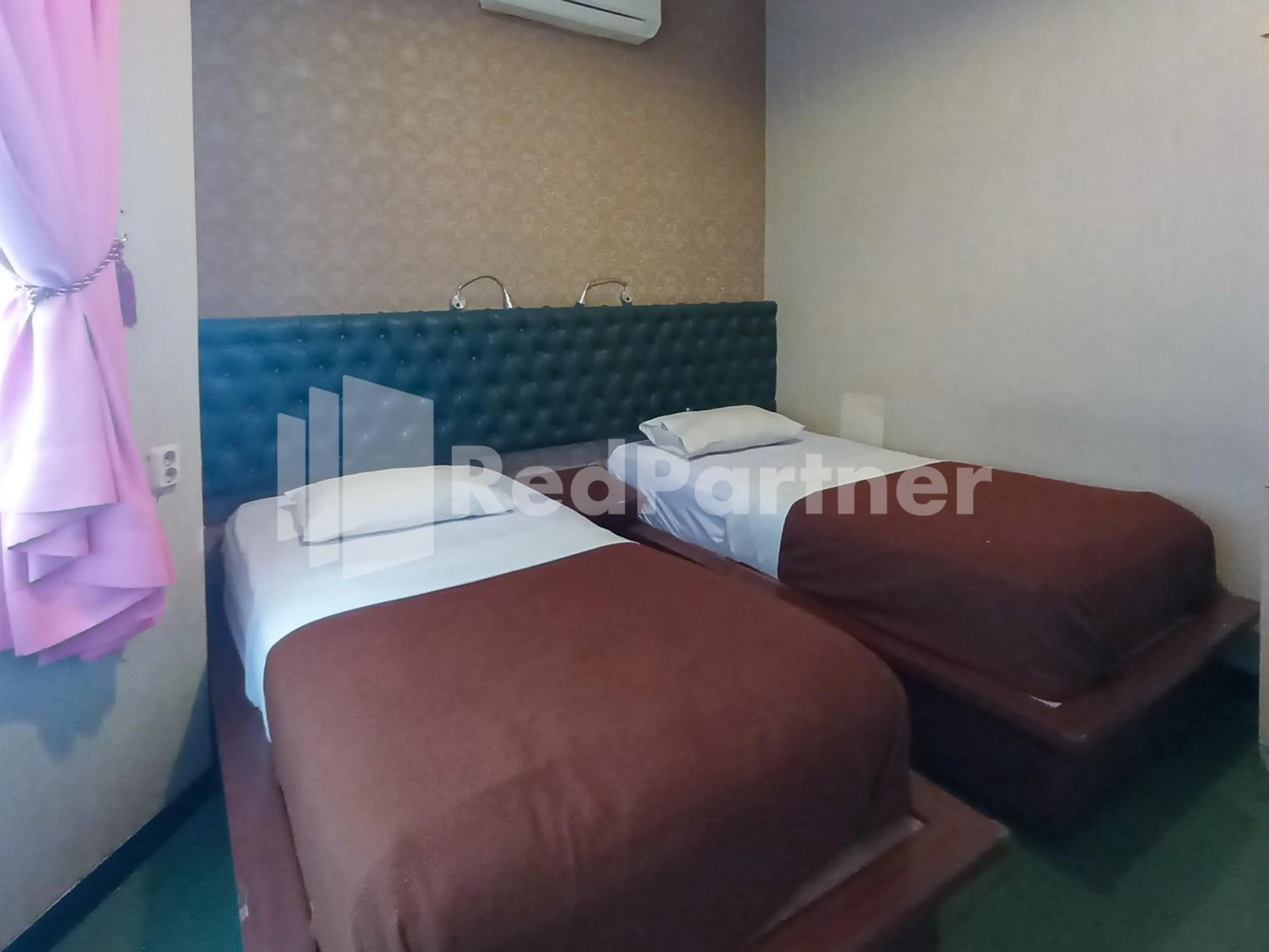 Bedroom, Bed in Nillo Hotel Kebumen Mitra RedDoorz