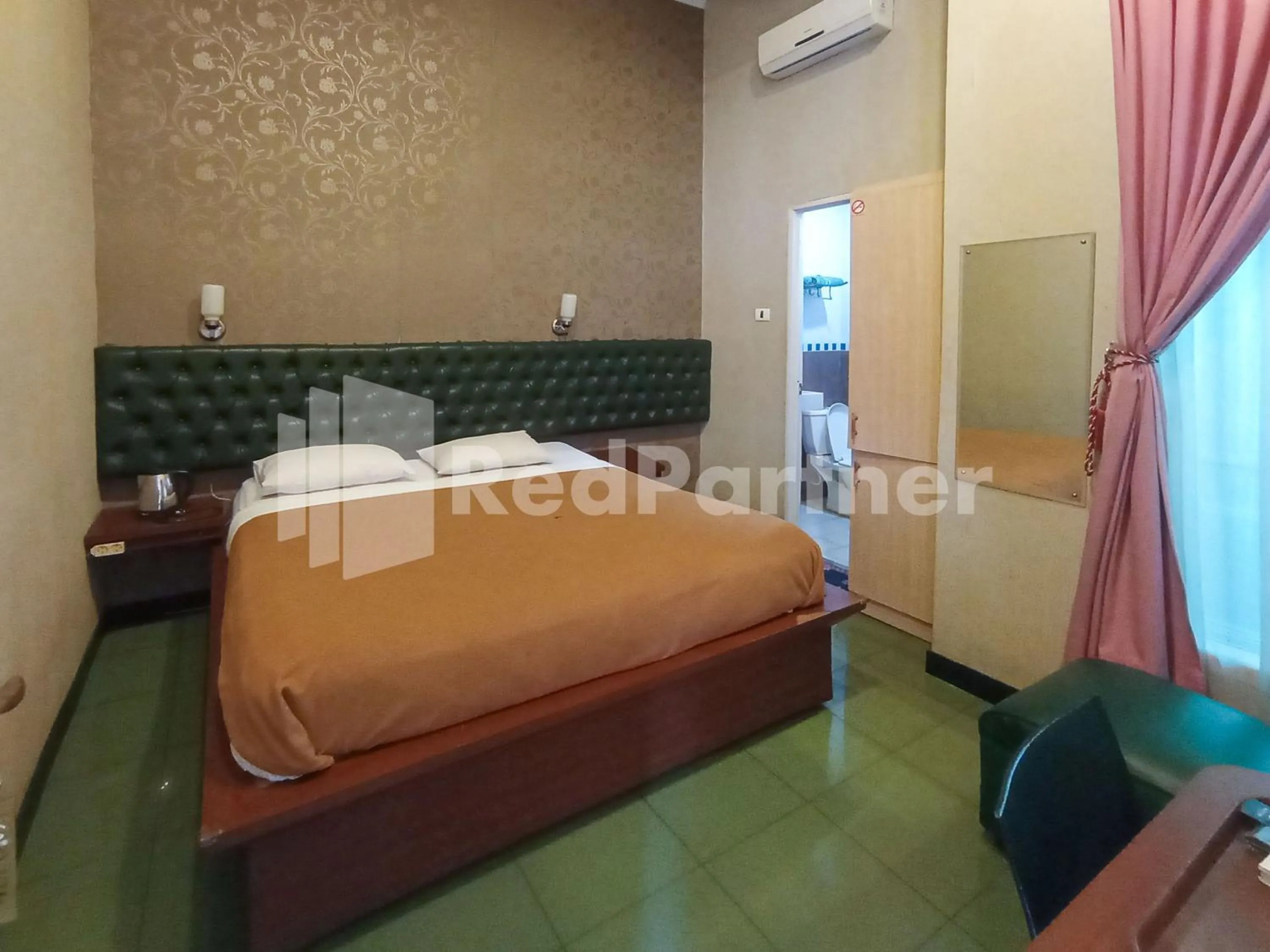 Bedroom, Bed in Nillo Hotel Kebumen Mitra RedDoorz