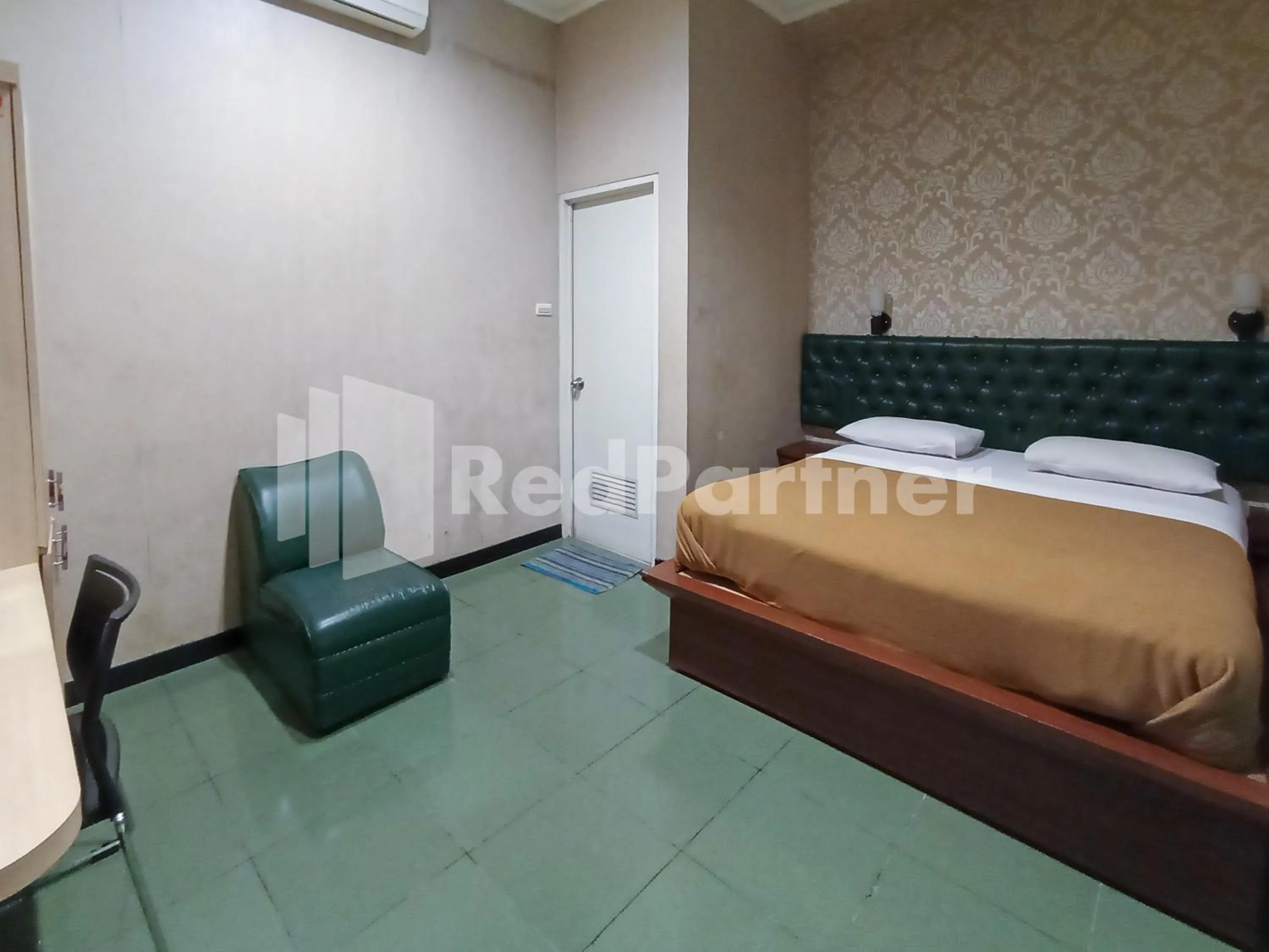 Bedroom, Bed in Nillo Hotel Kebumen Mitra RedDoorz