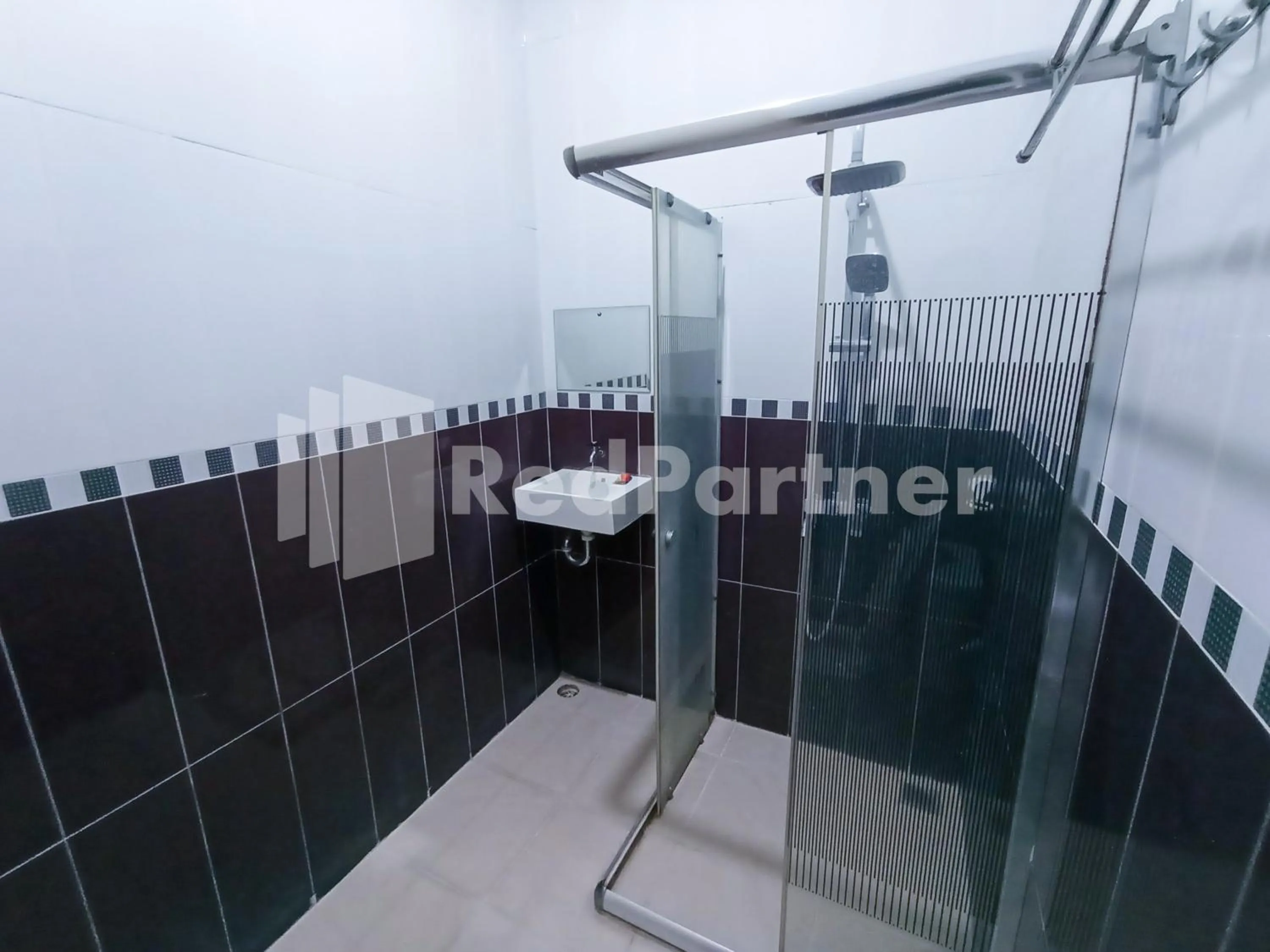 Bathroom in Nillo Hotel Kebumen Mitra RedDoorz