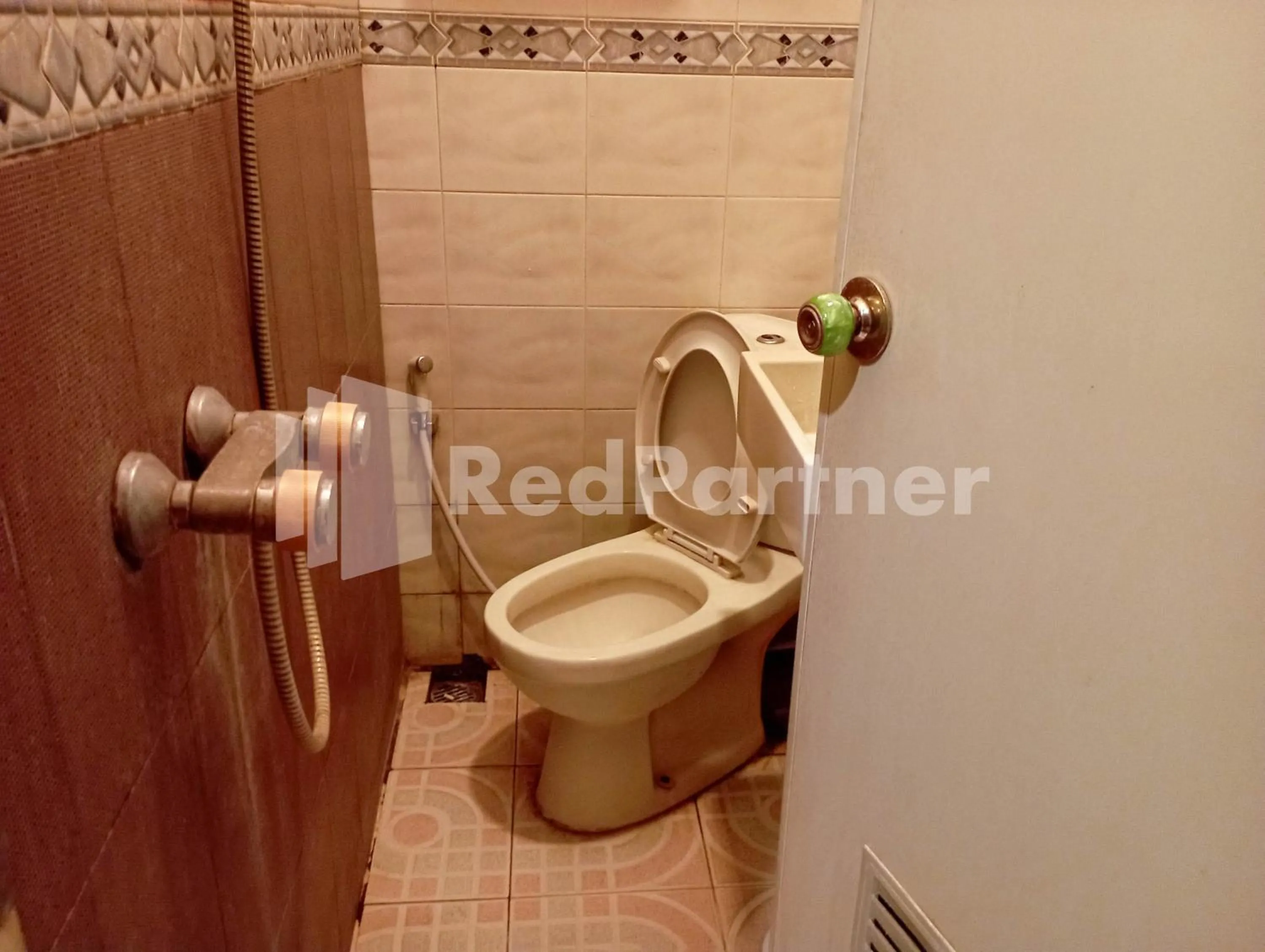 Bathroom in Nillo Hotel Kebumen Mitra RedDoorz