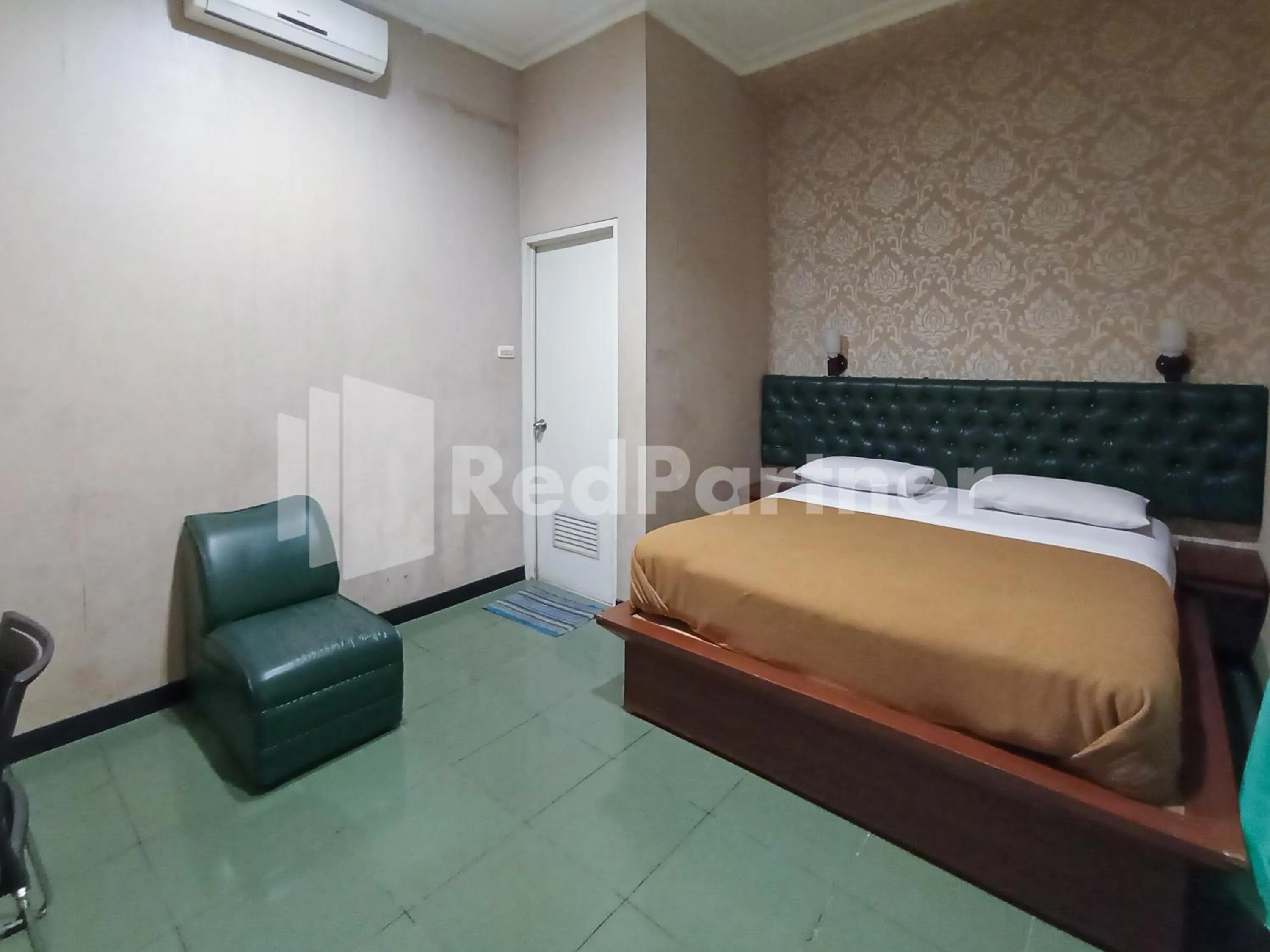 Bedroom, Bed in Nillo Hotel Kebumen Mitra RedDoorz