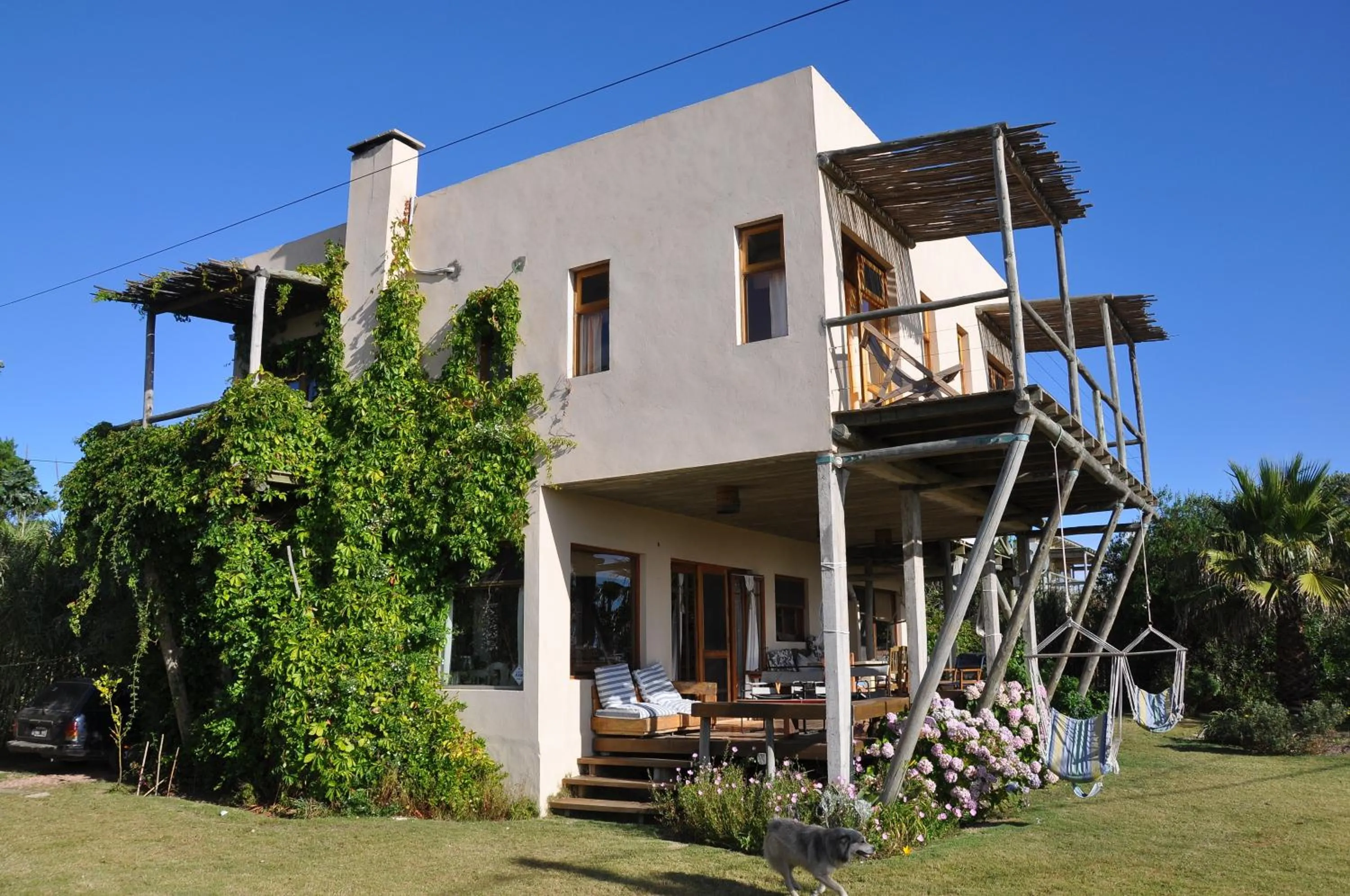 Facade/entrance in Hale Lau