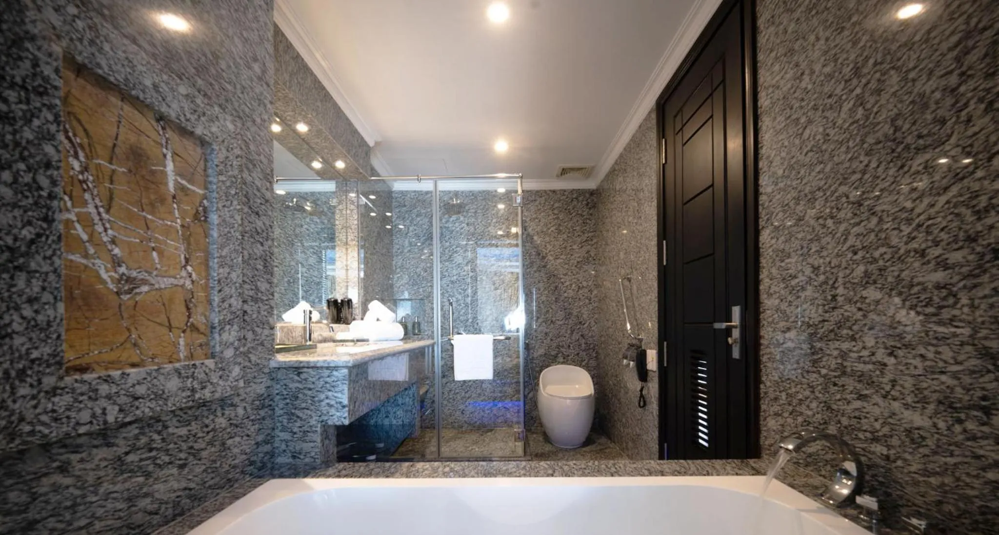 Shower in V-Hotel Da Nang Beach