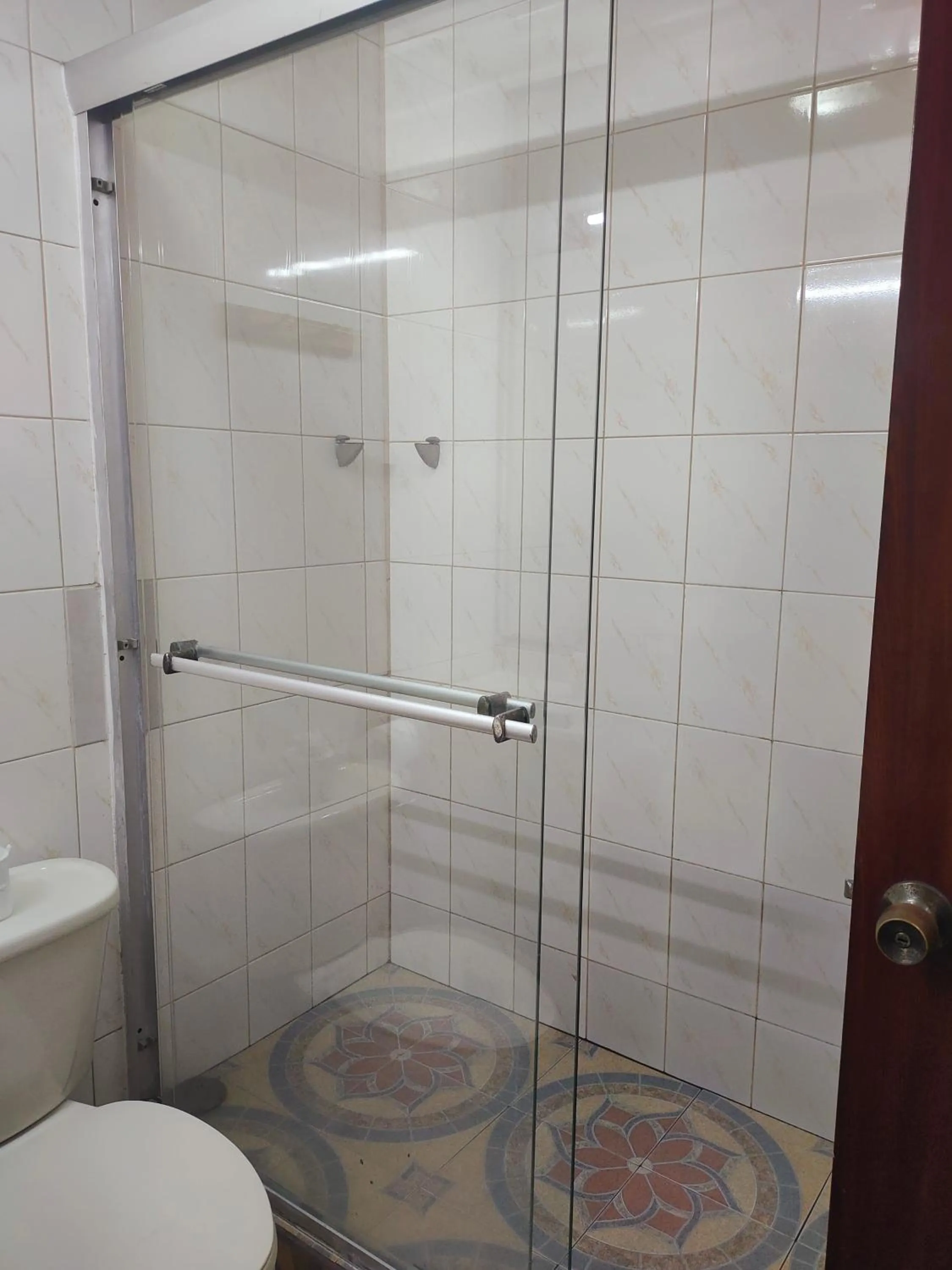 Shower in Caye Caulker Plaza Hotel