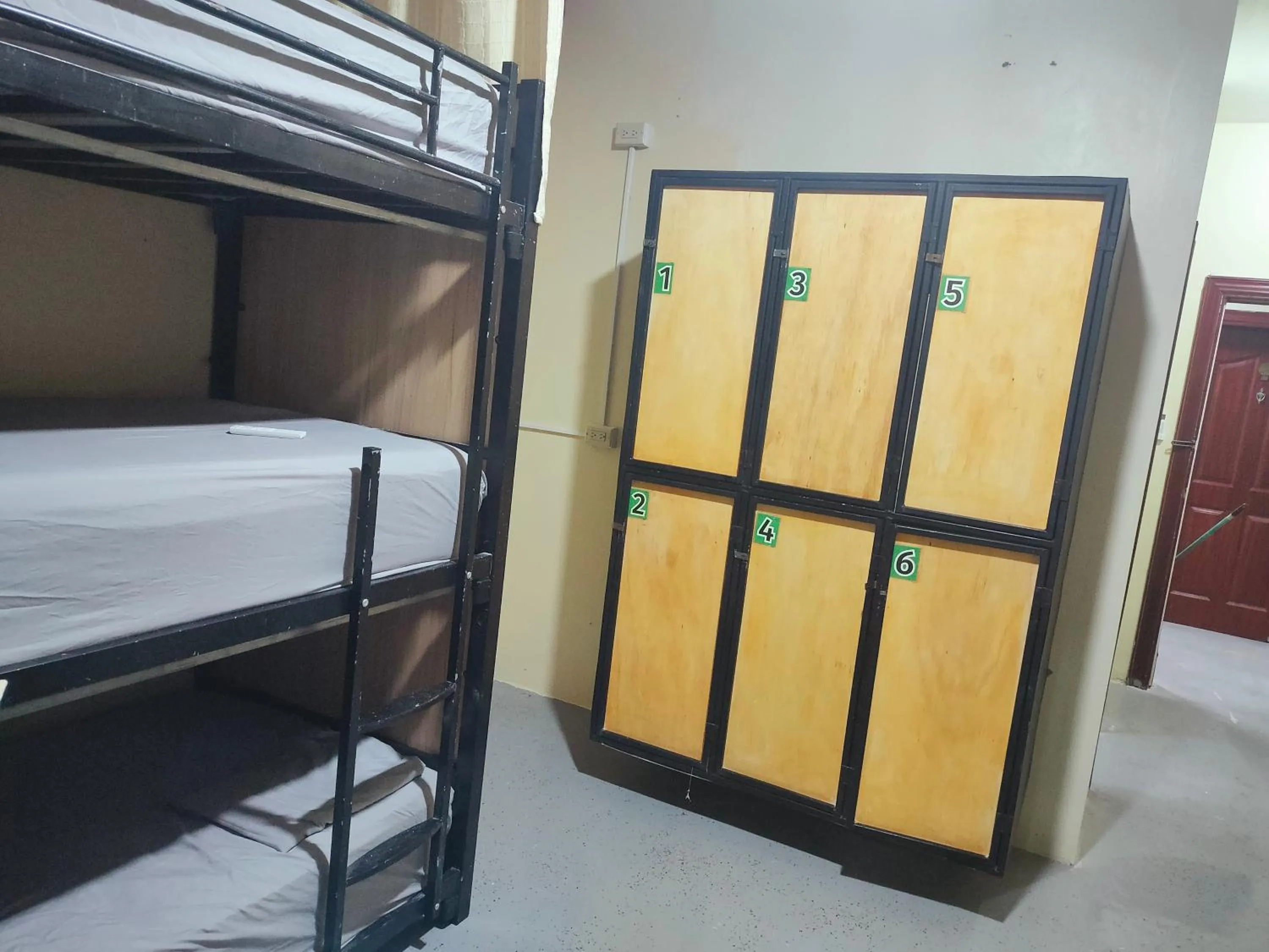 locker, Bed in Caye Caulker Plaza Hotel
