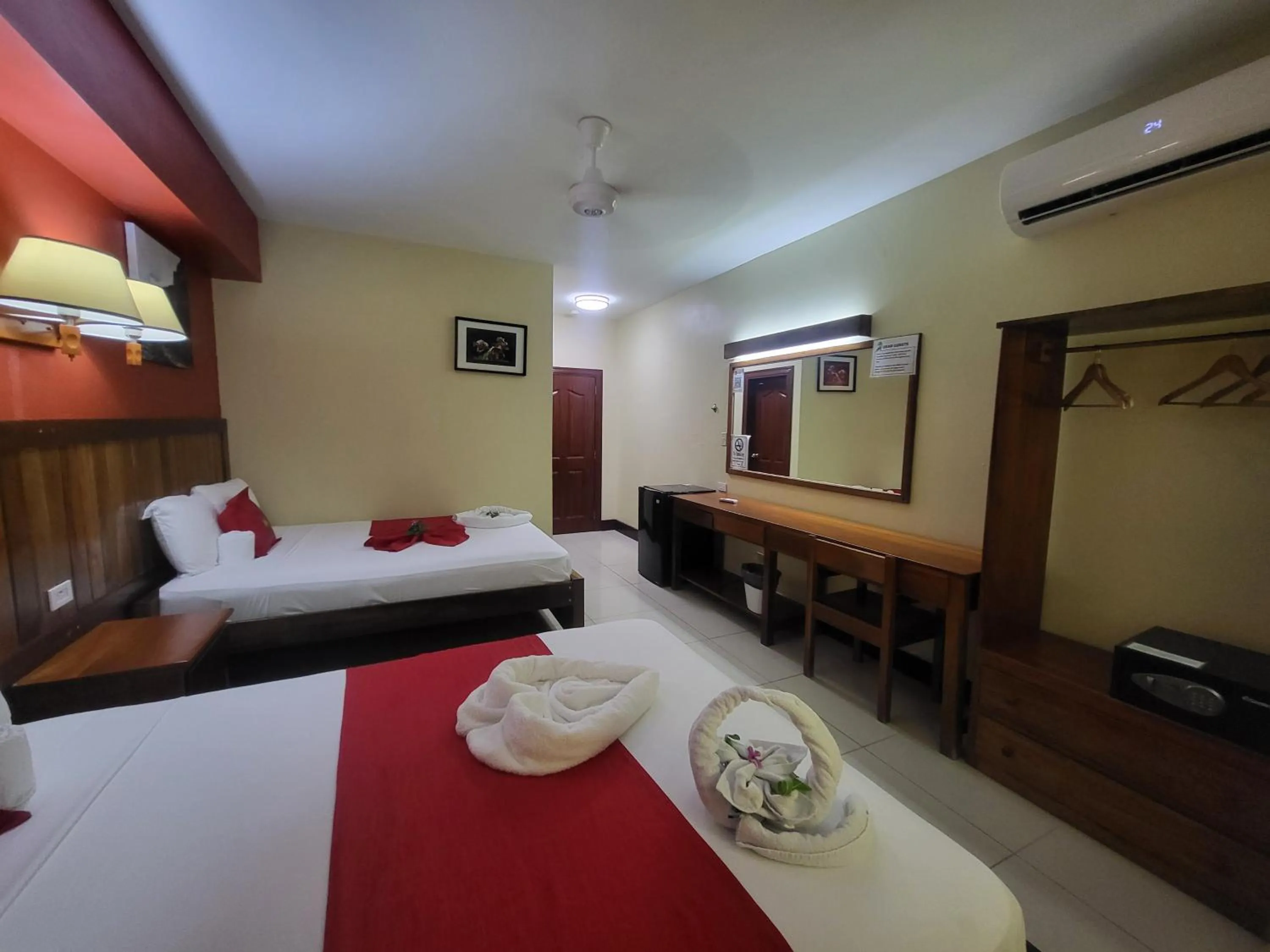 Bed in Caye Caulker Plaza Hotel