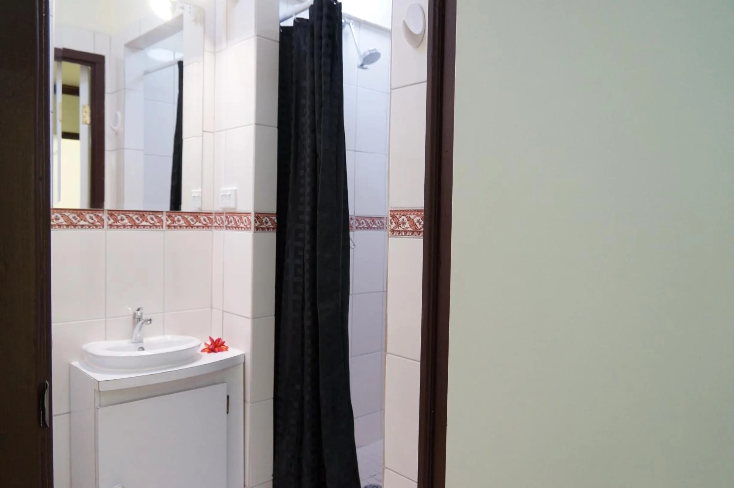 Shower in Moatoga Hotel