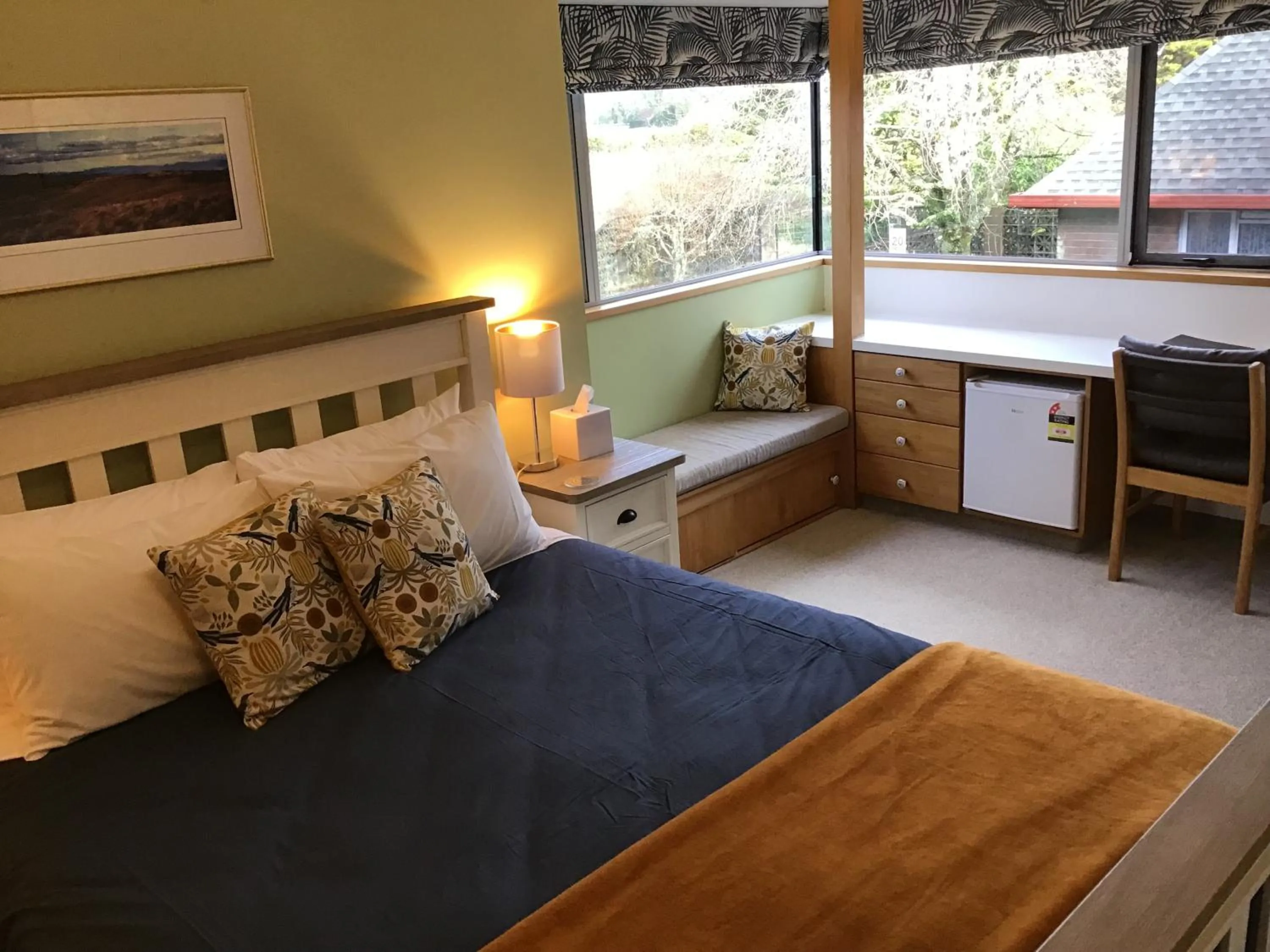 Deluxe Queen Room in Woodland Glen Lodge B&B