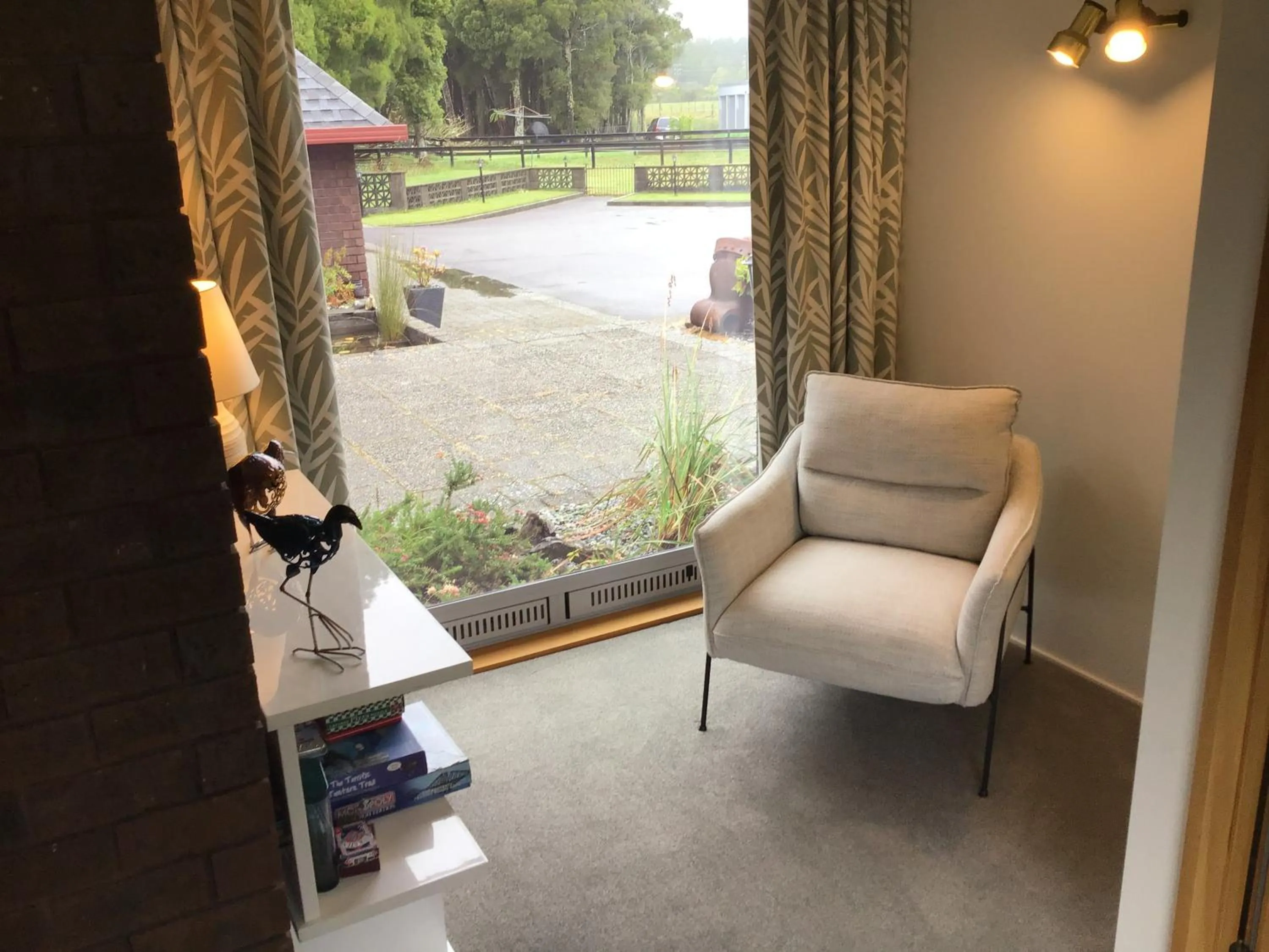 Living room in Woodland Glen Lodge B&B