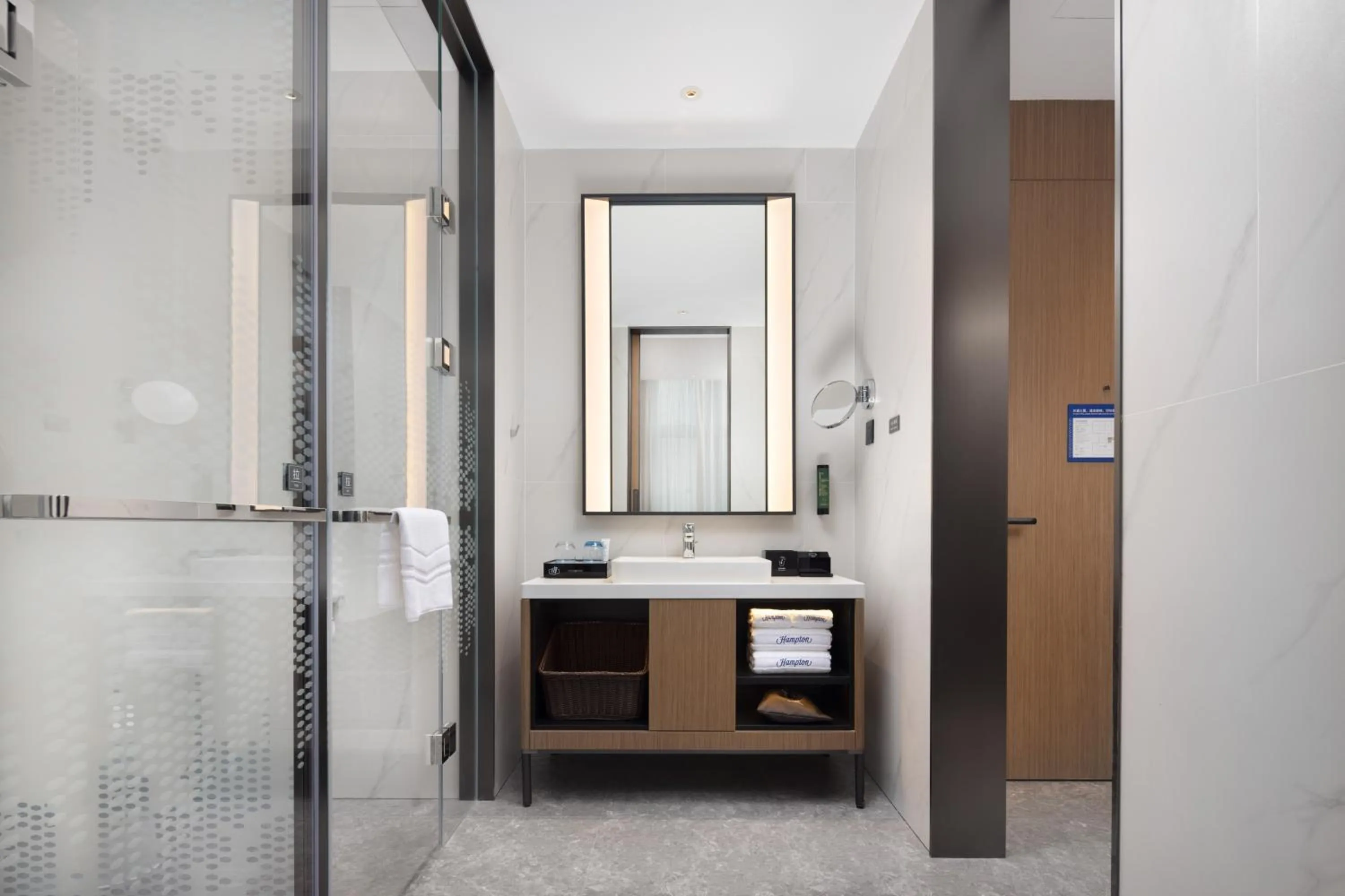 Bathroom in Hampton by Hilton Dongguan Liaobu Songshan Lake Avenue