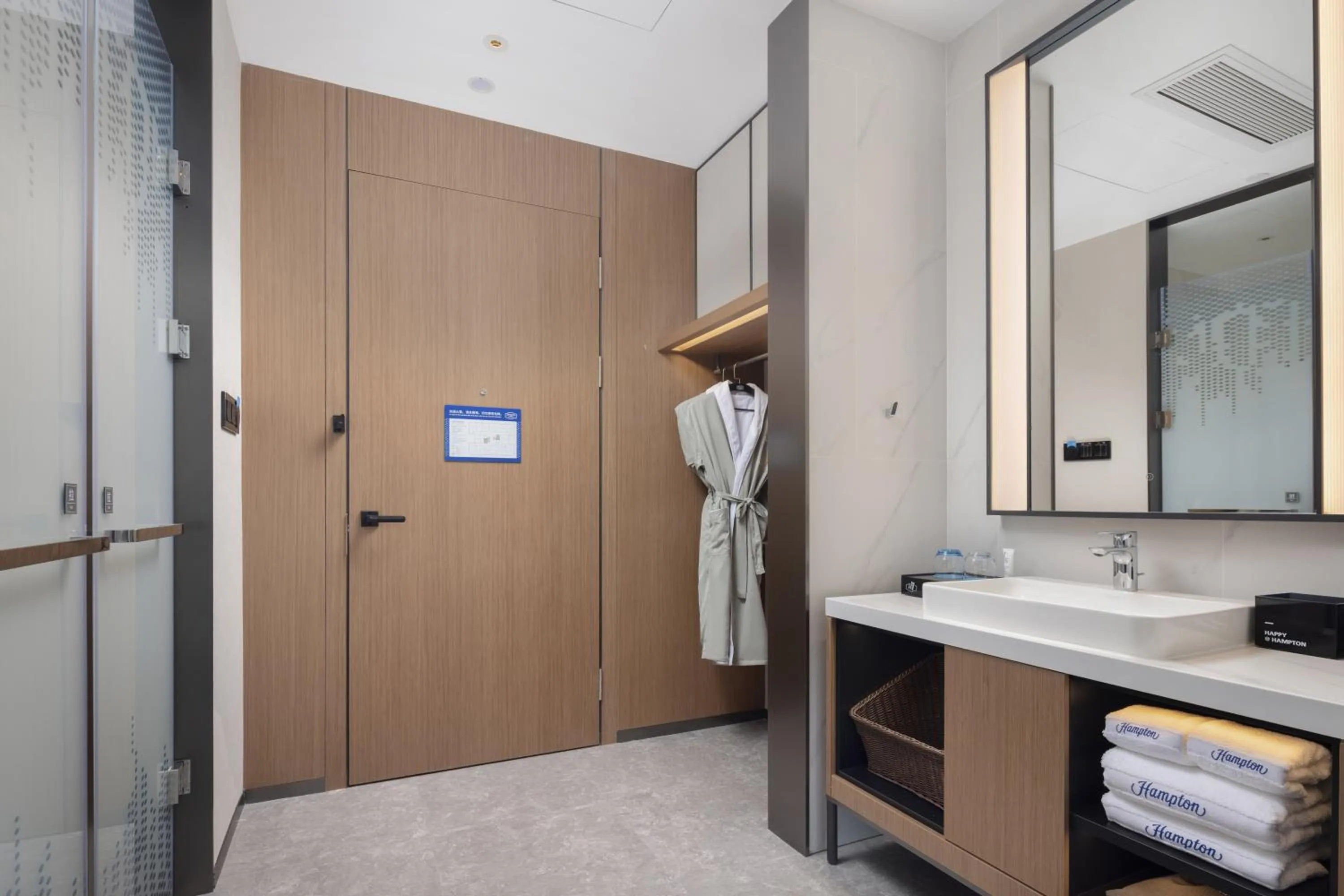 Bathroom in Hampton by Hilton Dongguan Liaobu Songshan Lake Avenue