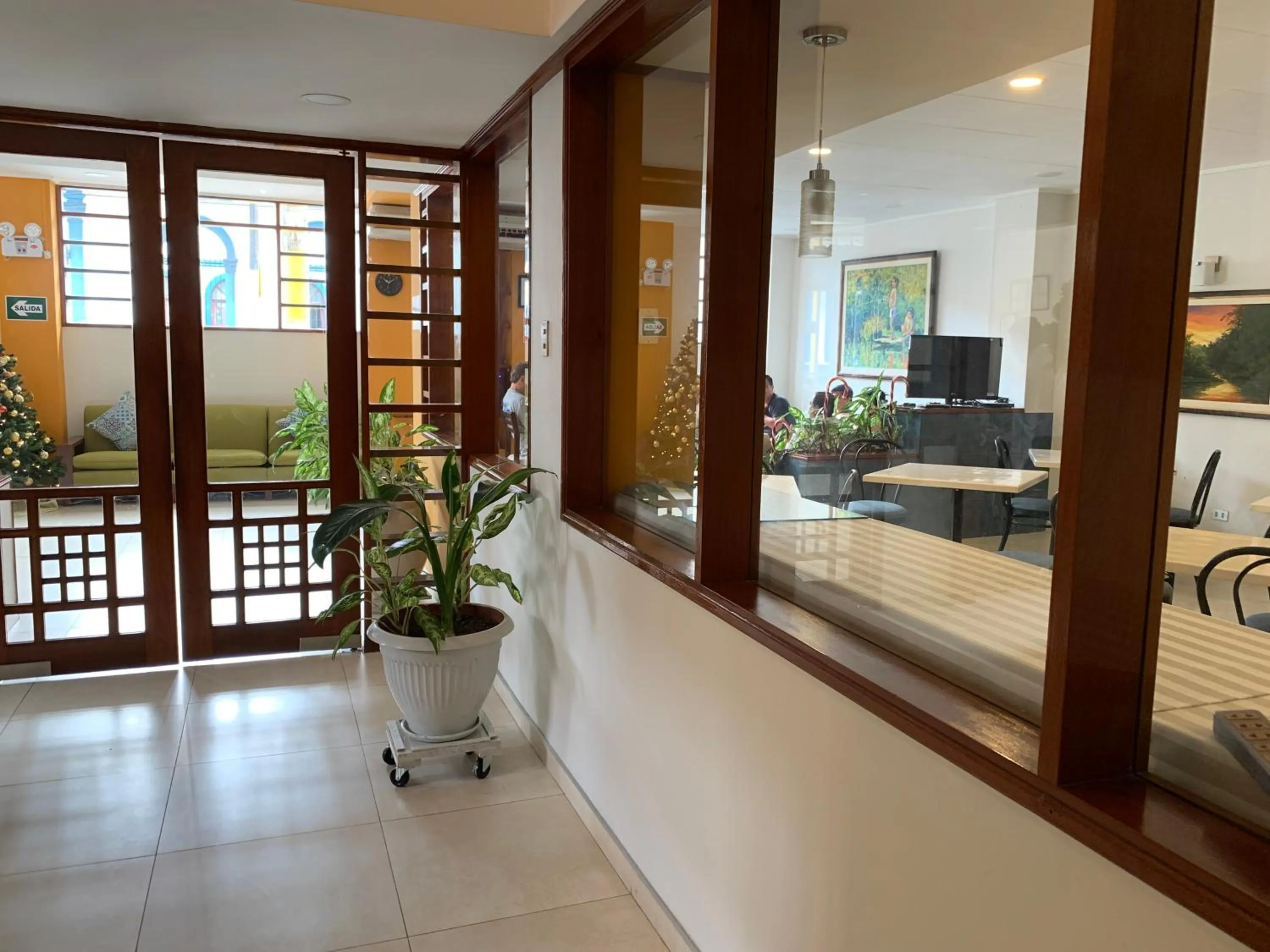 Restaurant/places to eat in Hotel Acosta