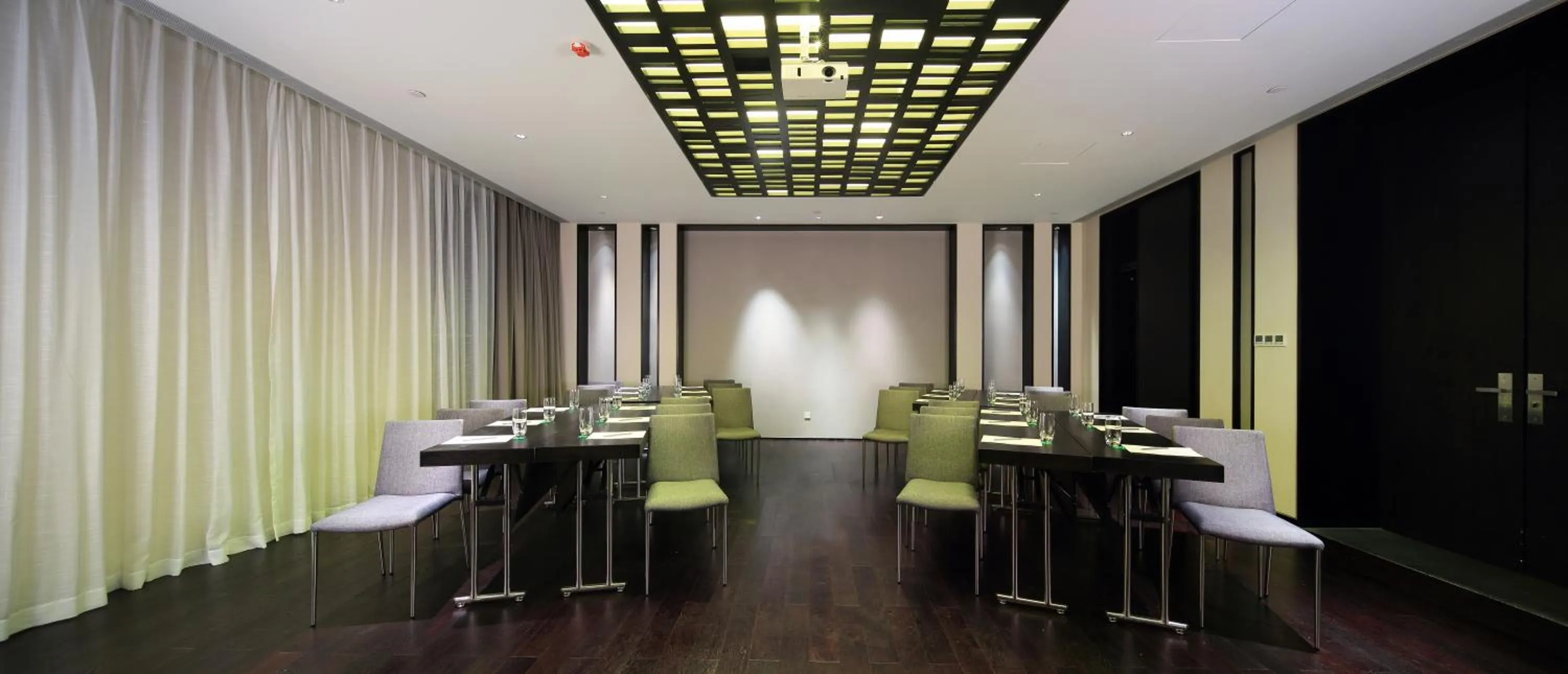 Meeting/conference room in Wuhan Ziyuan Hotel