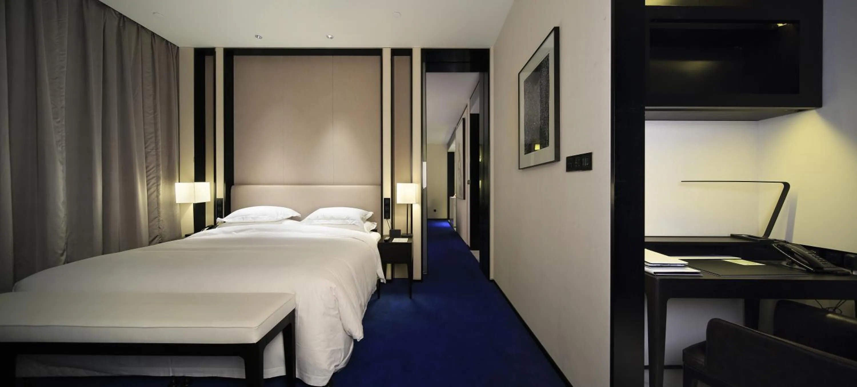 Photo of the whole room, Bed in Wuhan Ziyuan Hotel