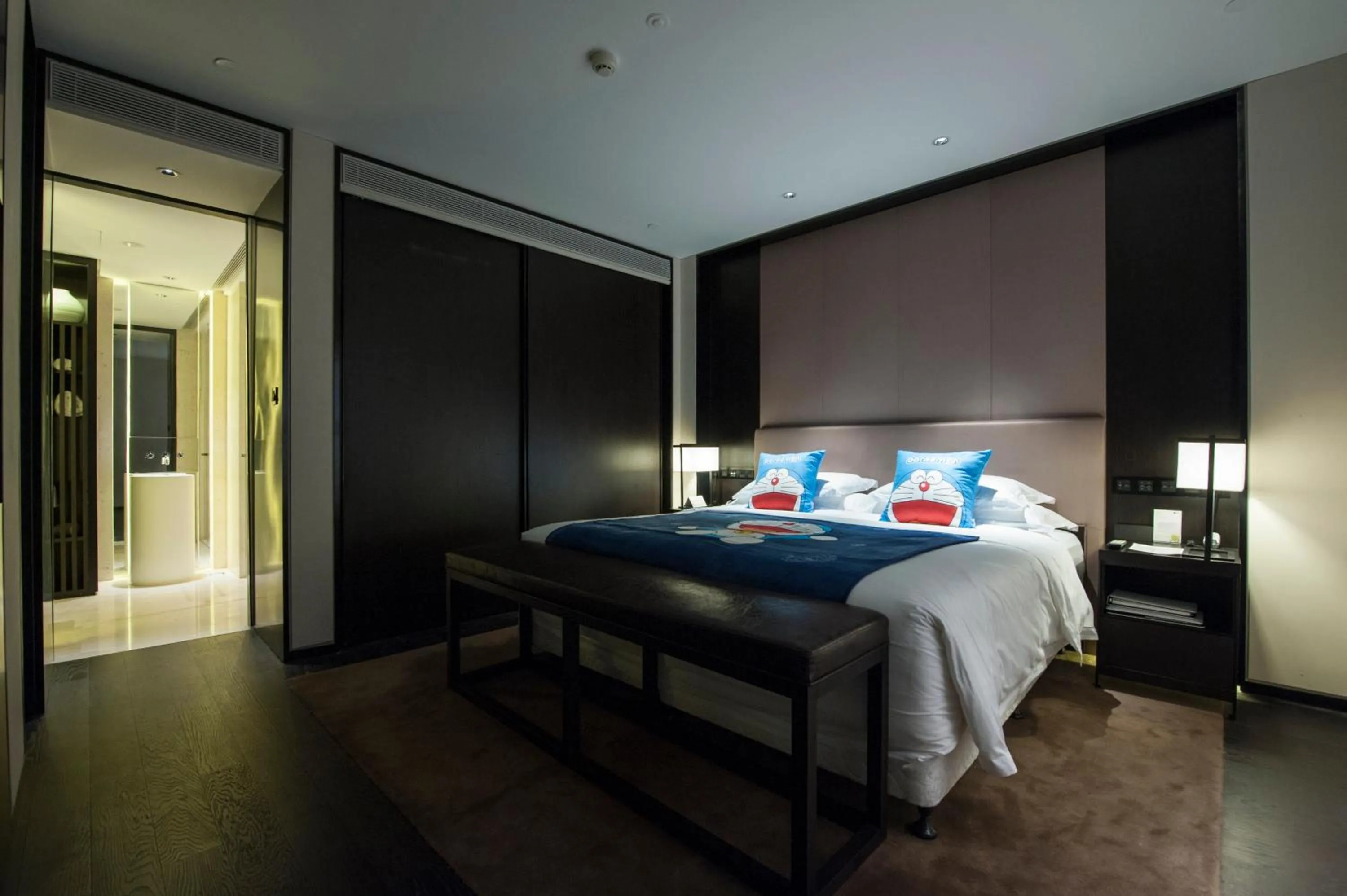 Photo of the whole room, Bed in Wuhan Ziyuan Hotel