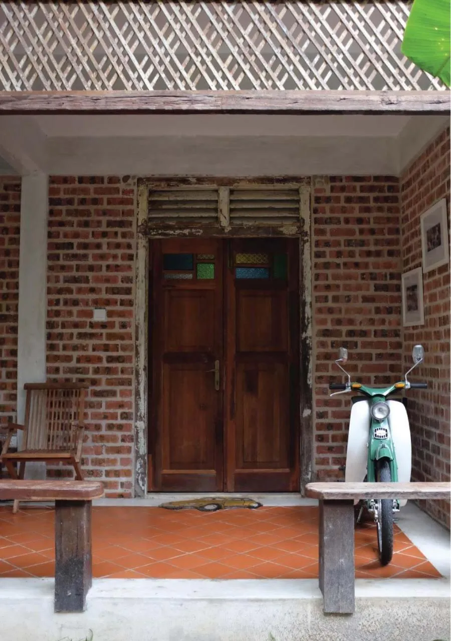 Balcony/Terrace in Panji Panji Tropical Wooden Home